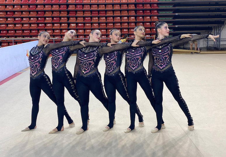 L'equip júnior de gimnàstica estètica del Gimnàstica Sant Cugat en la 3a fase de la Copa Catalana. FOTO: Cedida