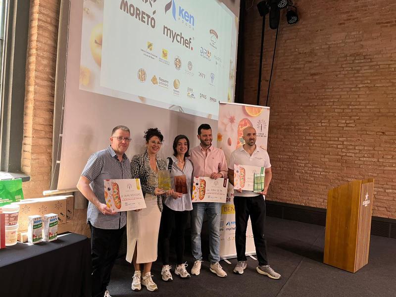 L'equip de La Palma amb el premi de Millor coca de Catalunya FOTO: Cedida