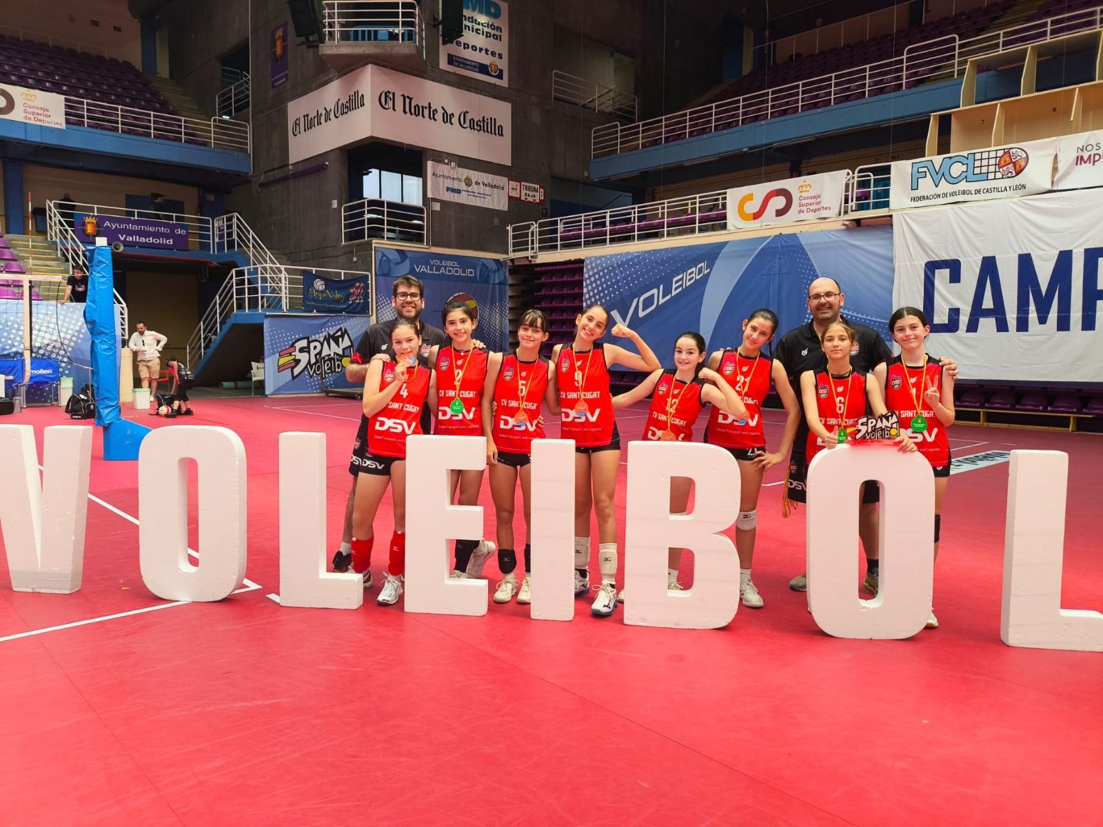L'equip aleví del Voleibol Sant Cugat va pujar al segon graó del podi del Campionat d'Espanya. FOTO: Cedida