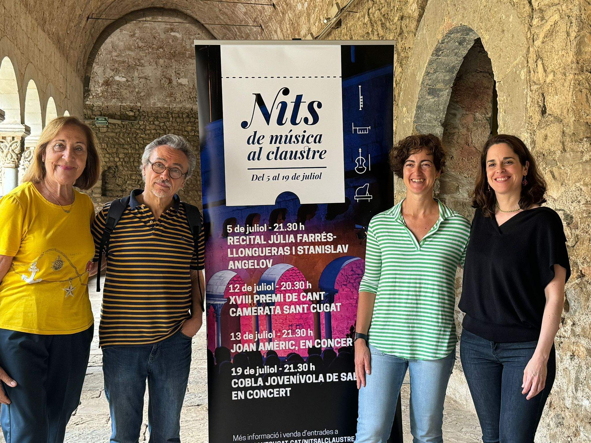 Elvira Anglès (Sardanista Sant Cugat), Joan Amèric, la regidora Núria Escamilla i Júlia Farrés-Llongueras, en la presentació de Nits de Música al Claustre. FOTO: TOT Sant Cugat