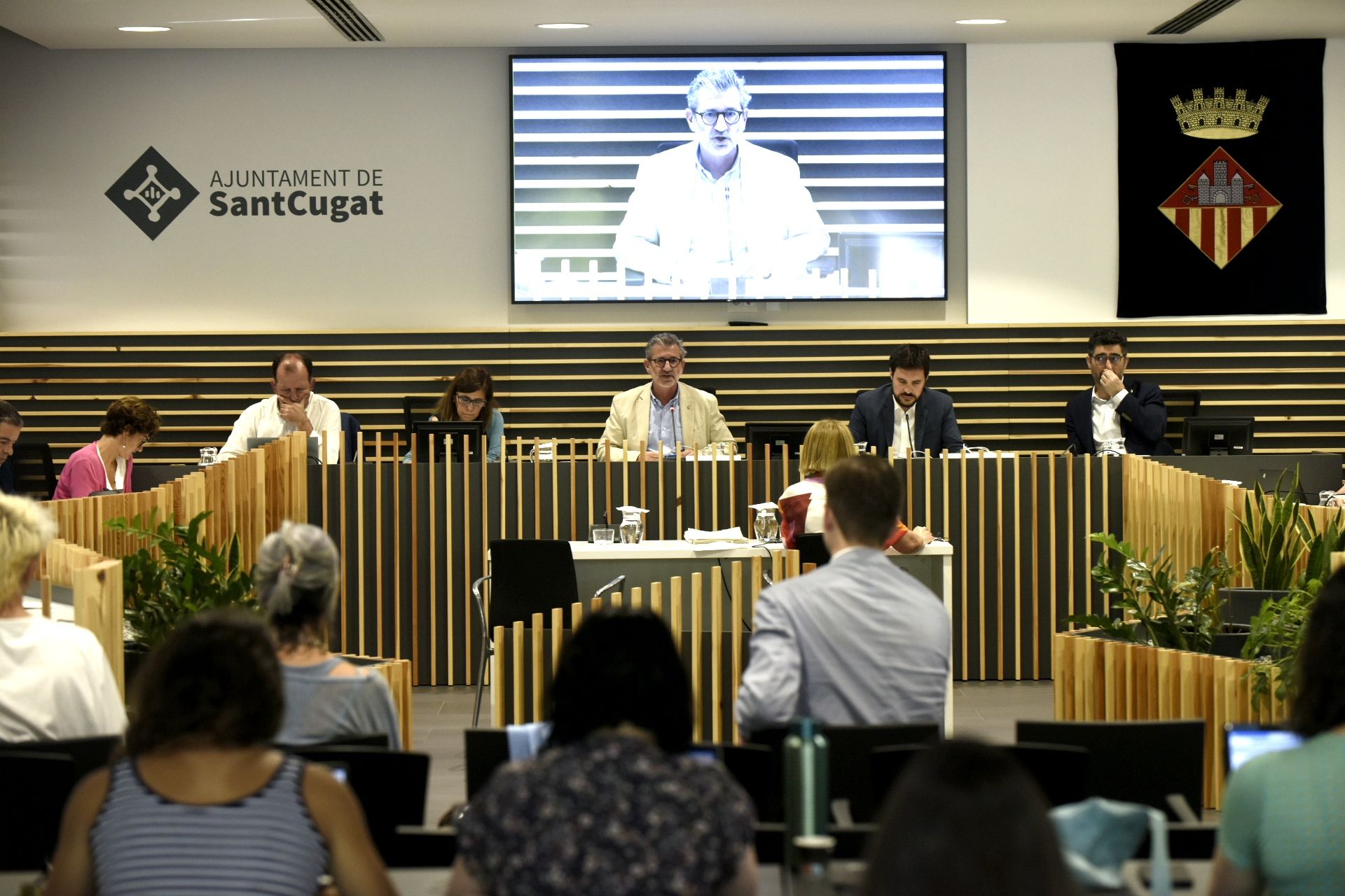 L'alcalde Josep Maria Vallès (centre). D'esquerra a dreta, els tinents d'alcaldia Carles Brugarolas, Cristina Paraira, Bernat Picornell i Jordi Puigneró FOTO: Bernat Millet