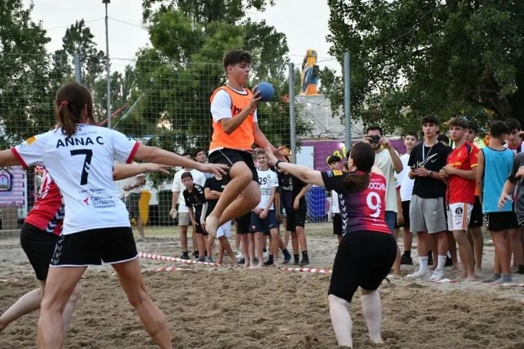 El Torneig d'Handbol Platja de la Festa Major de Sant Cugat de l'any 2023. FOTO: Cedida
