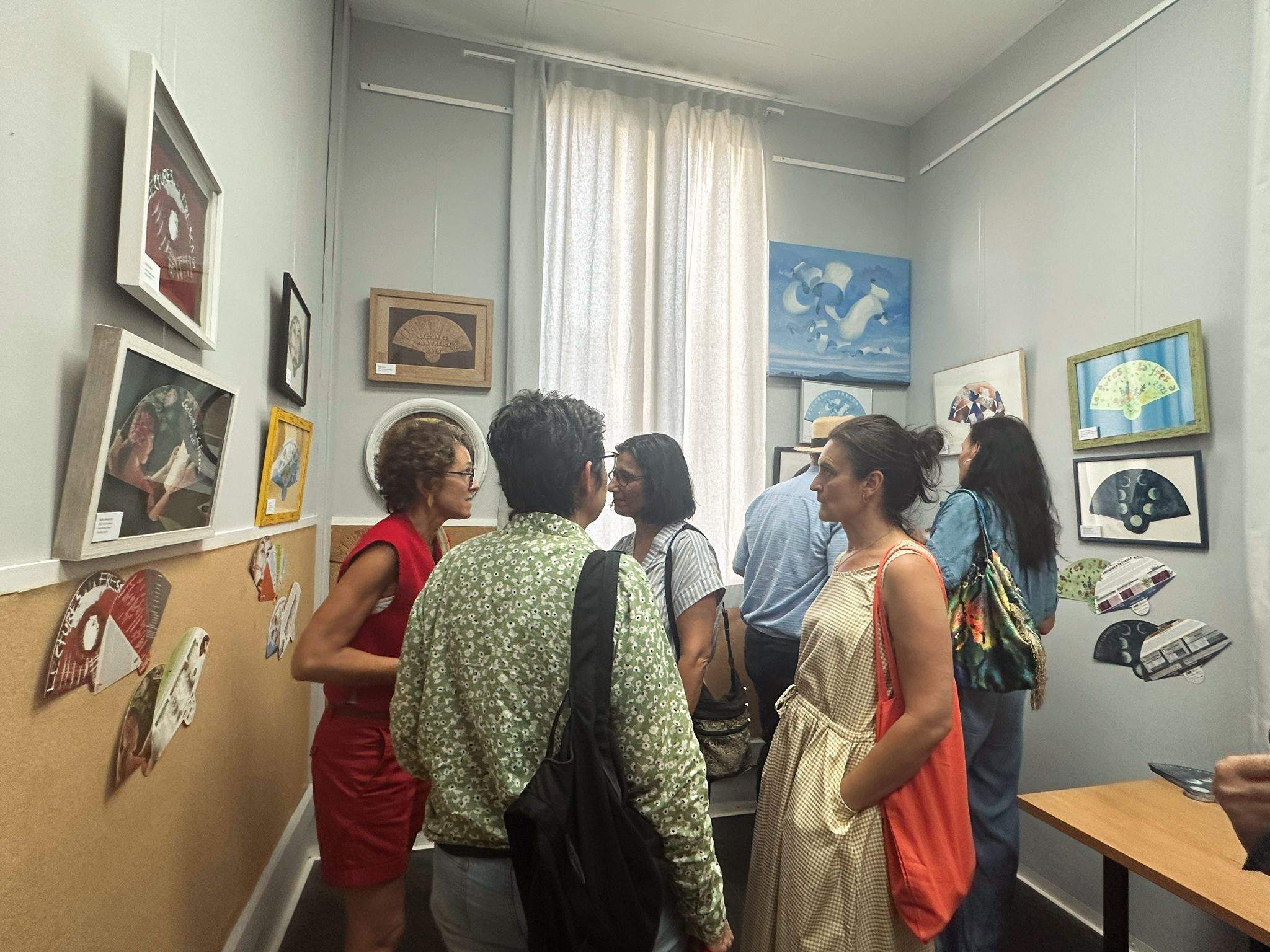 L'exposició '20 anys ventant-nos a la fresca' commemora els 20 anys de Lectures a la Fresca. FOTO: Lluna Fabregat