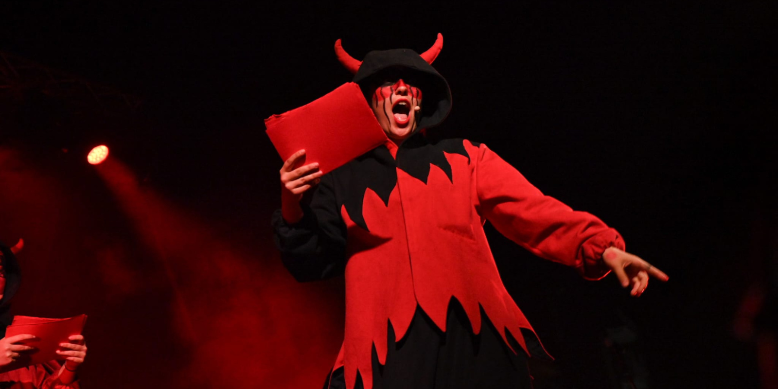 Un dels portaveus dels Diables durant els Versots FOTO: Albert Canalejo (TOT Sant Cugat)