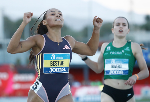 Jaël Bestué, a l'esquerra de la imatge, en el Campionat d'Espanya d'atletisme. FOTO: RFEA
