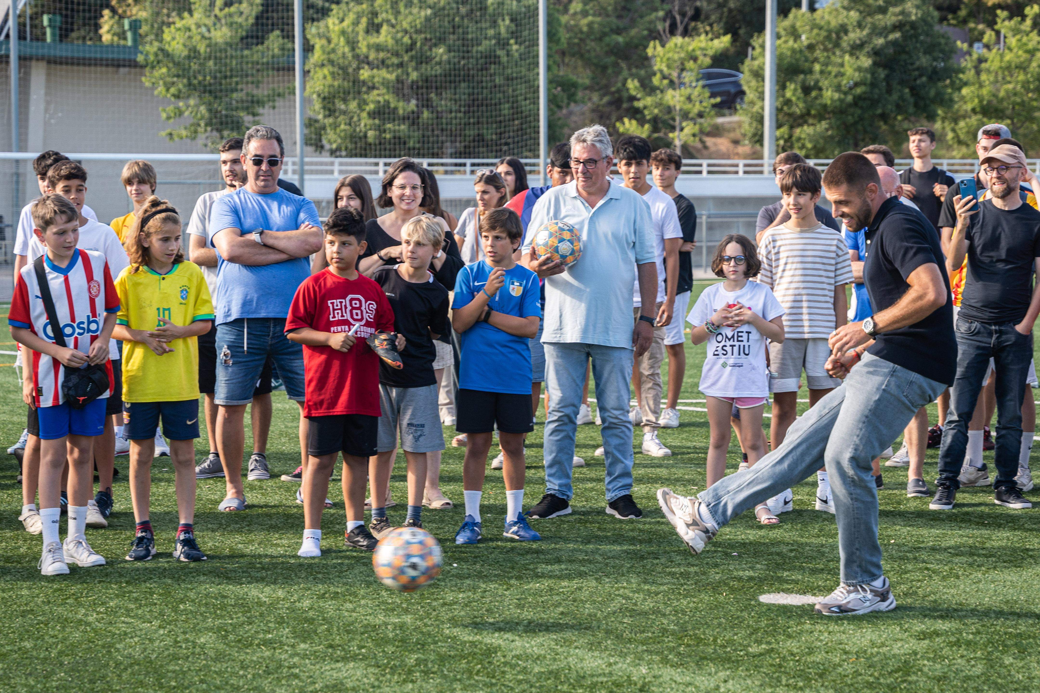 El santcugatenc David López (jugador del Girona FC) al camp municipal de Can Magi. FOTO: Ajuntament