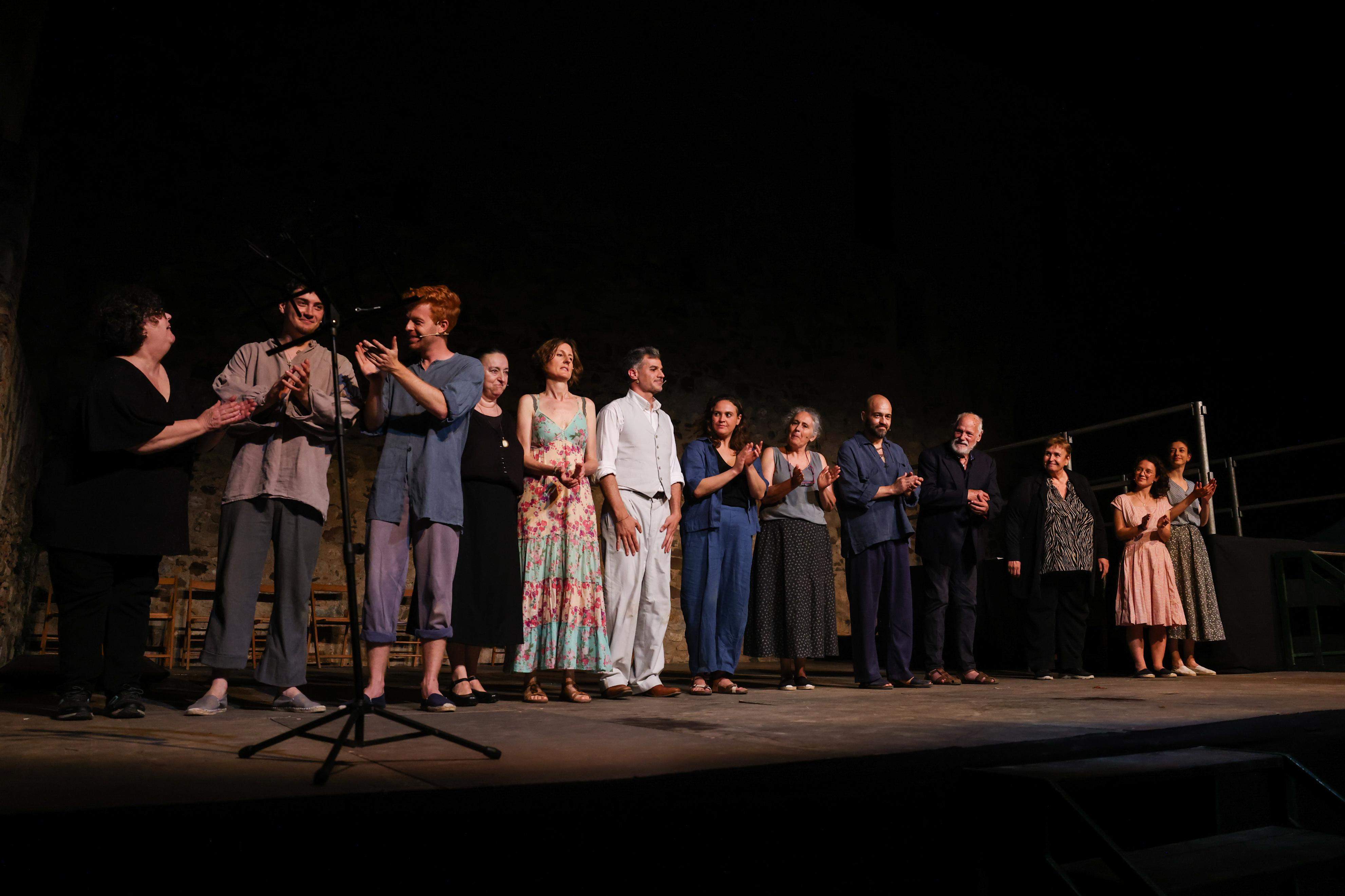 Els actors de la primera funció de les Lectures a la fresca de 2024 FOTO: Lali Puig / Amics de Pedra i Sang
