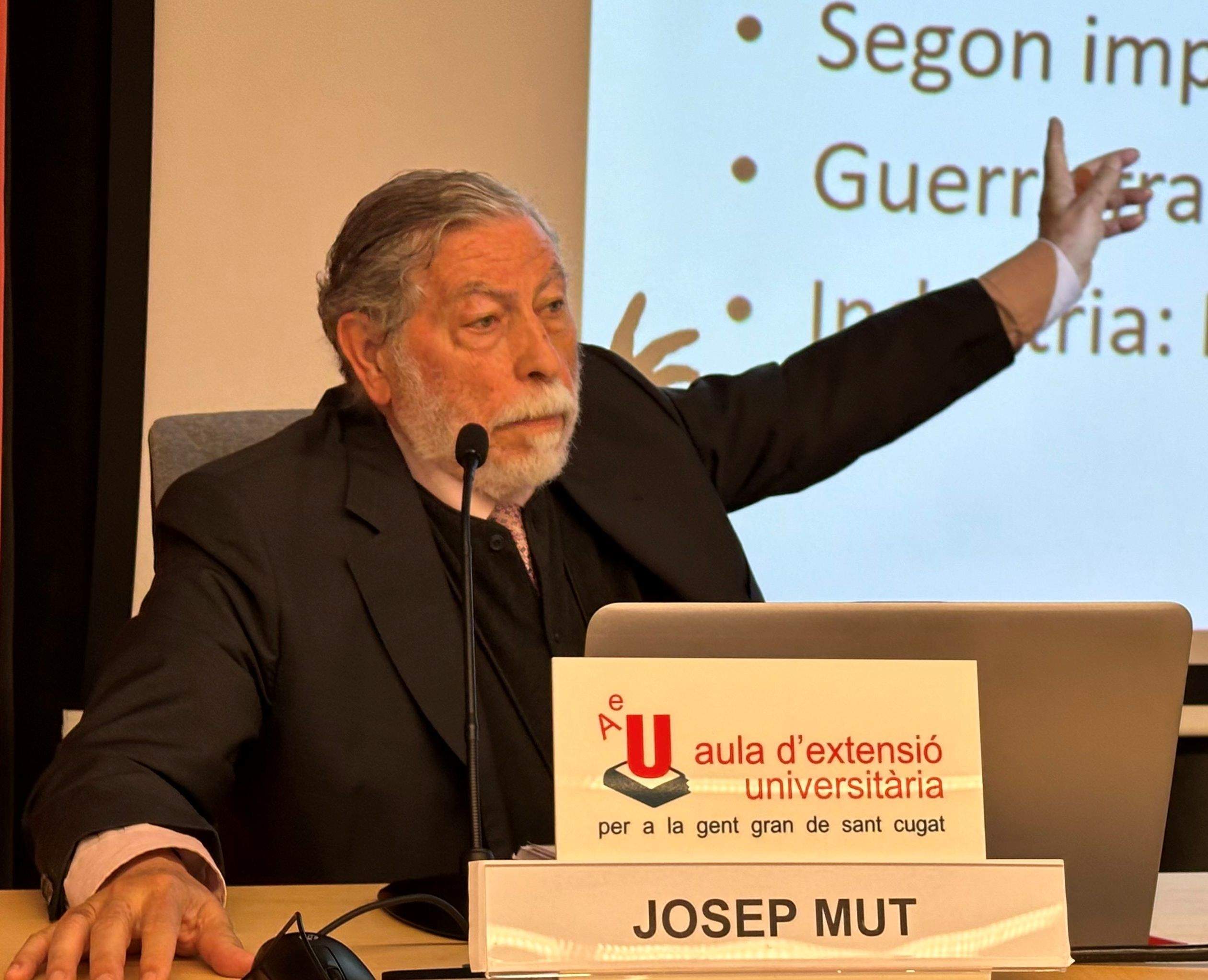 Josep Mut en la seva conferència. FOTO: Imatge cedida per Aula d'Extensió Universitària