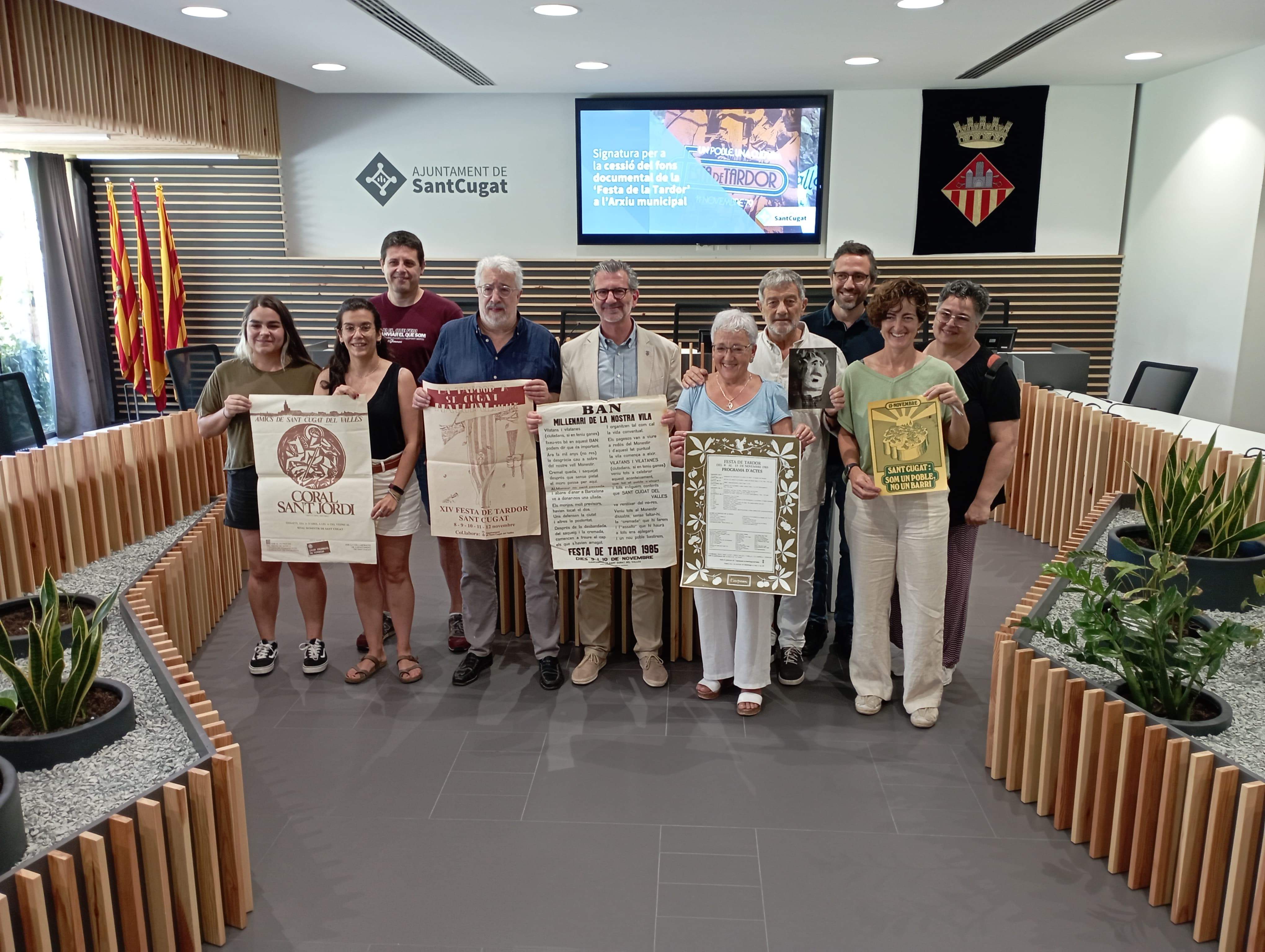 L'acte de signatura per a la cessió del fons documental de la Festa de Tardor FOTO: Ajuntament de Sant Cugat