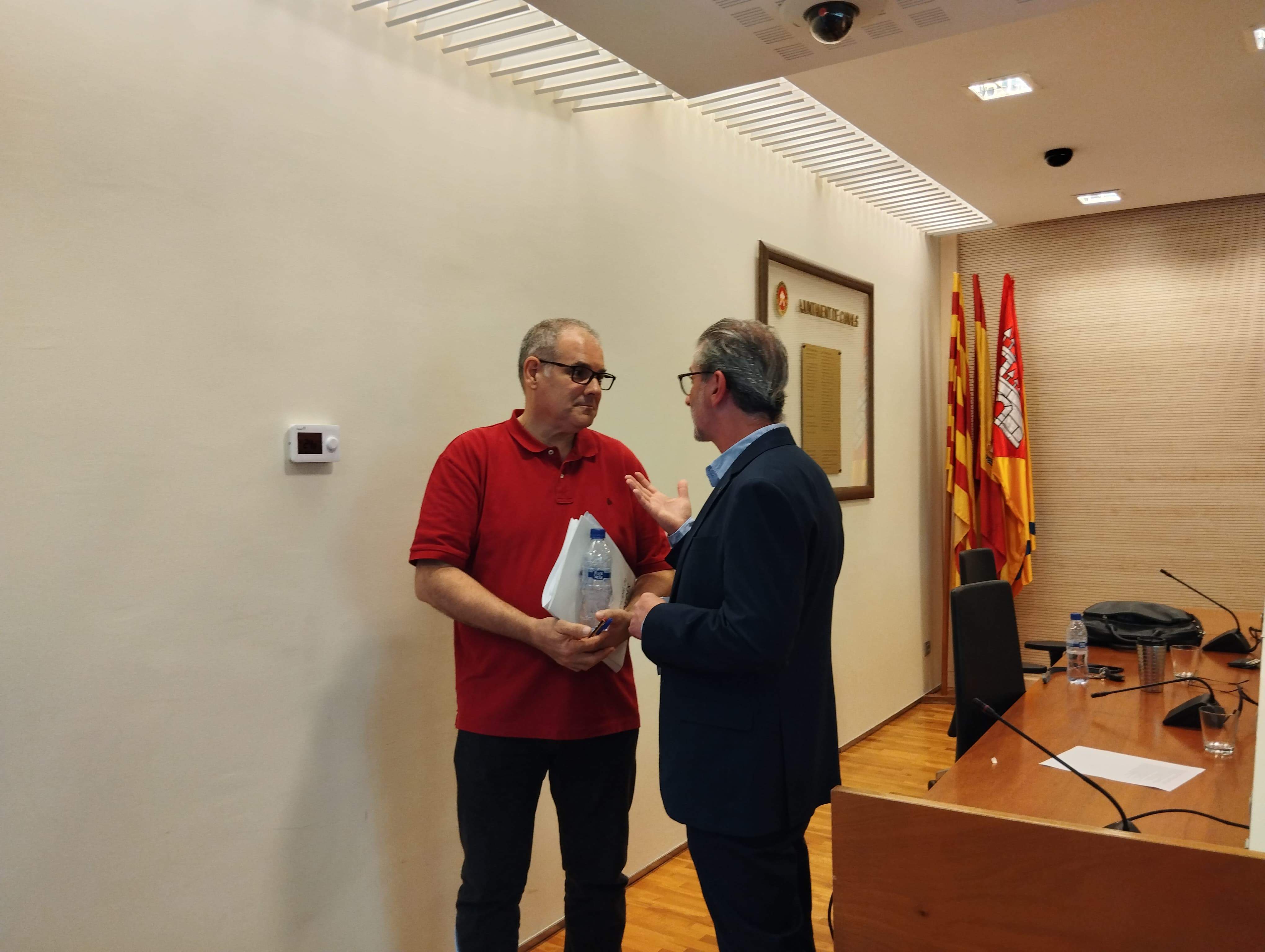 Juanjo Cortés i Josep Maria Vallès durant la Junta de Veïns extraordinària FOTO: TOT Sant Cugat