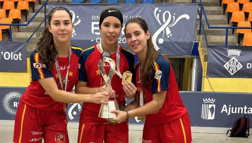 Alba Costa, Xènia Matas i Paula Roldán aconsegueixen amb la selecció espanyola sub-17 el Campionat d'Europa d'hoquei patins. FOTO: Cedida