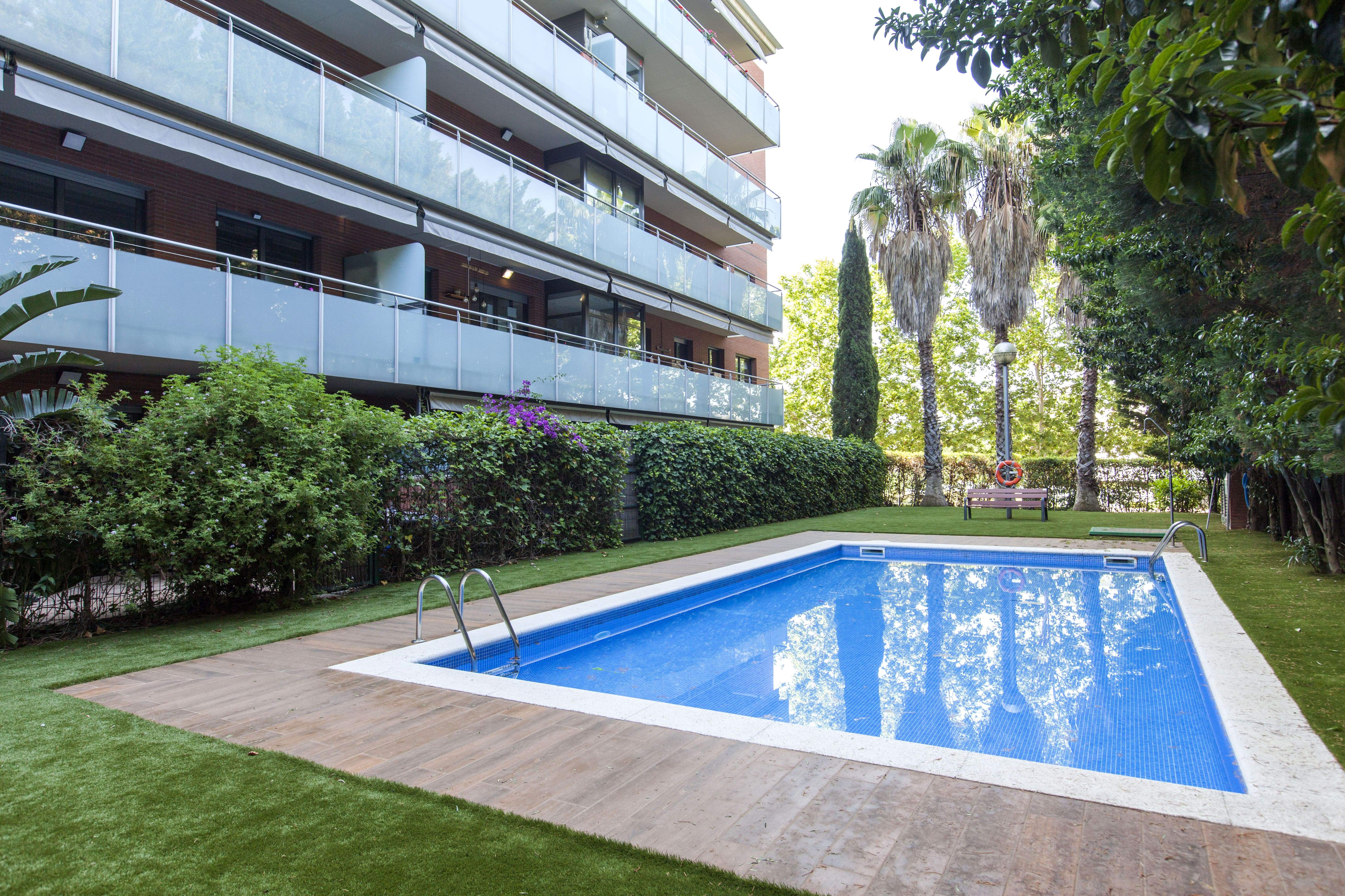Piscina del pis de Can Mates (Sant Cugat) disponible a la immobiliària ORGAN. FOTO: Cedida