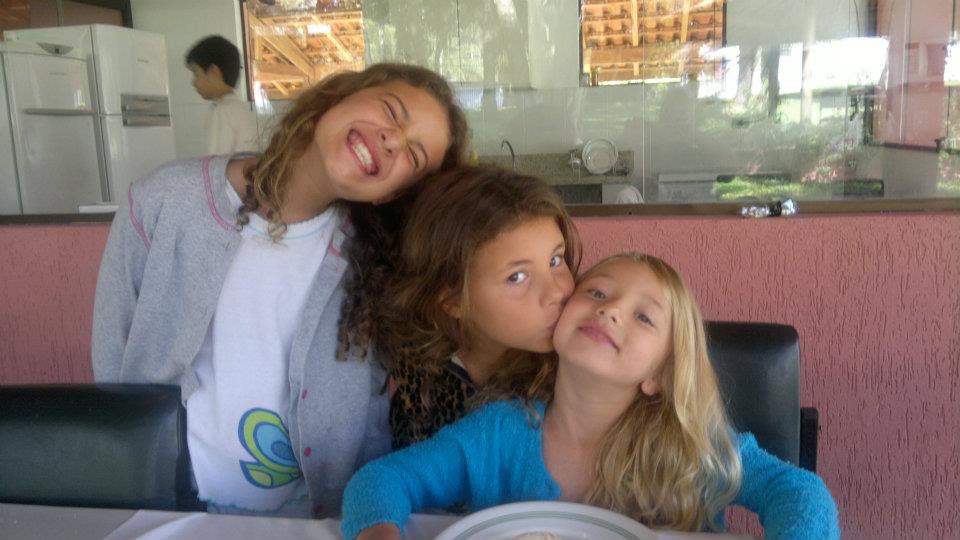 Aline Oliveira, guanyadora del Premi de Microrelats de Cugat Mèdia, explora la saudade en el seu relat, reflectint la seva experiència d'enyorament i adaptació des del Brasil a Catalunya. FOTO: Cedida