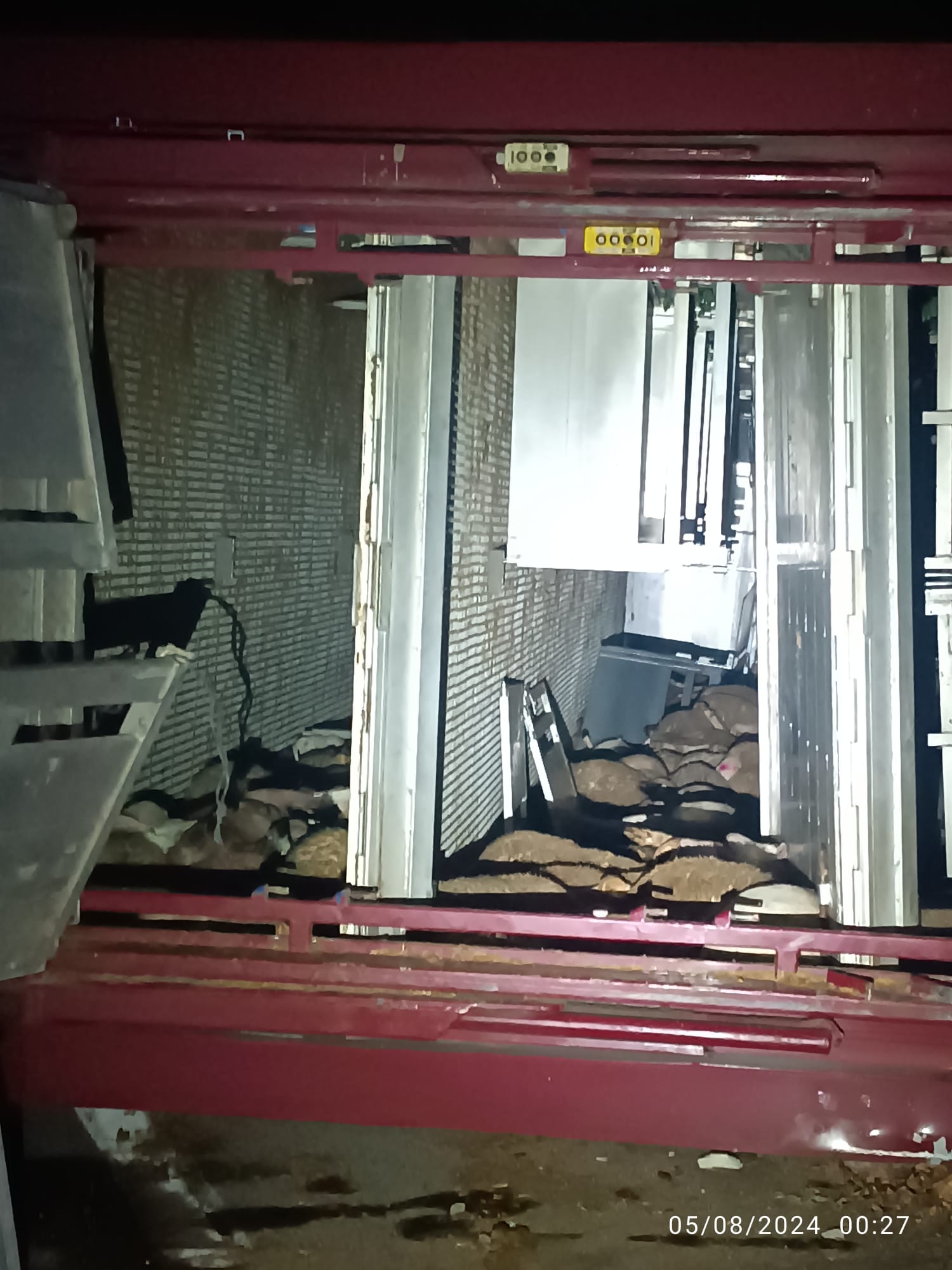 El camió bolcat FOTO: Cedida al TOT Sant Cugat 