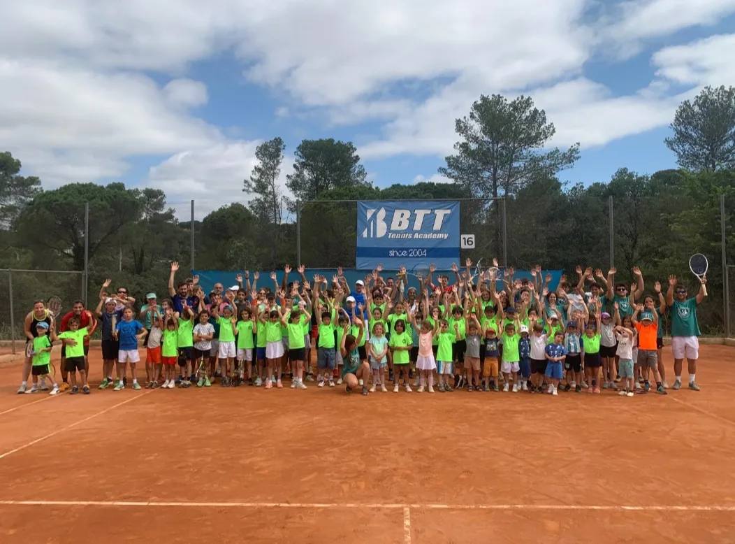 Foto de grup al Club Esportiu Valldoreix. FOTO: Cedida