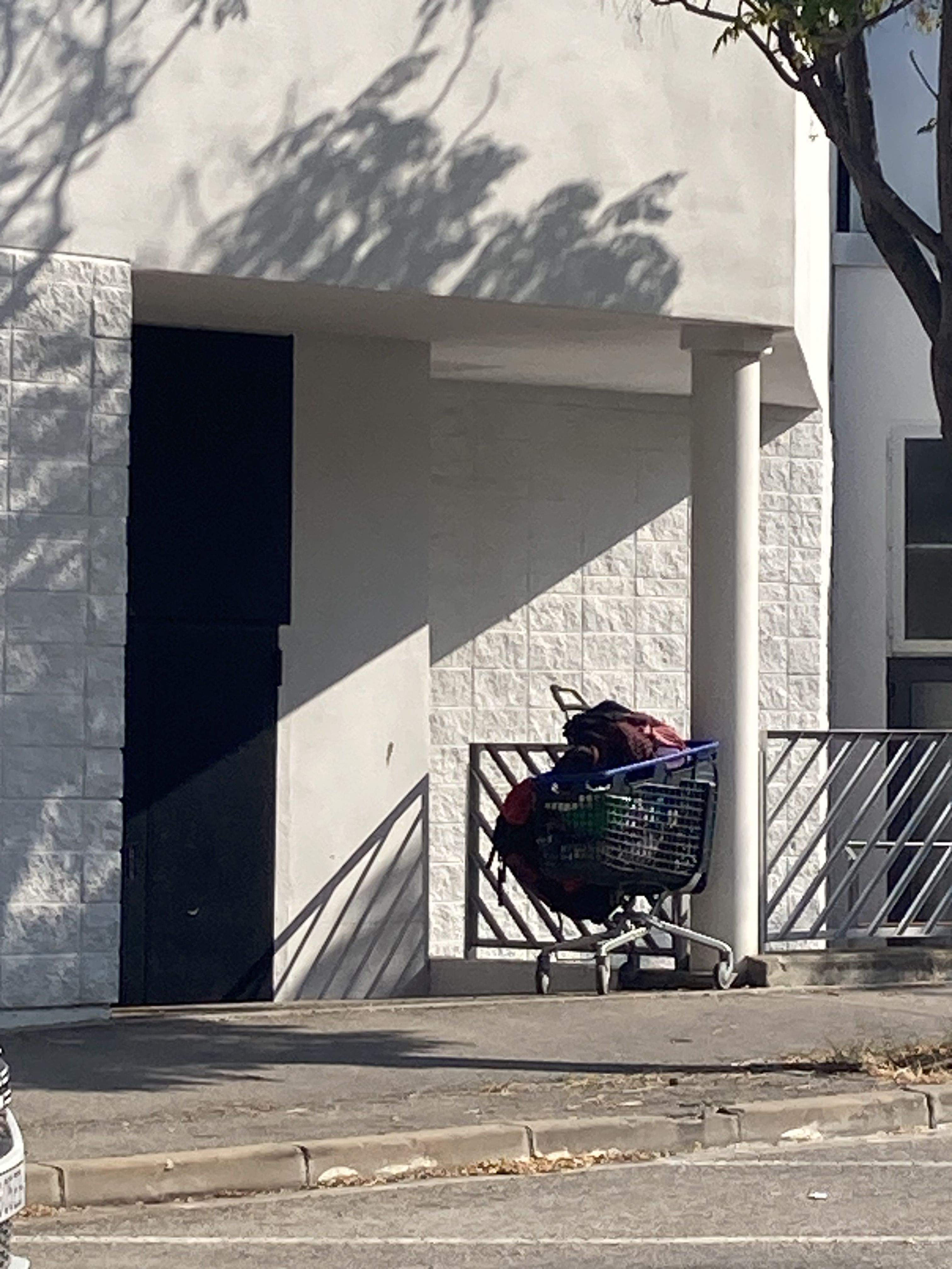 Els béns materials d'una persona sense llar. FOTO: Yolanda Montasell