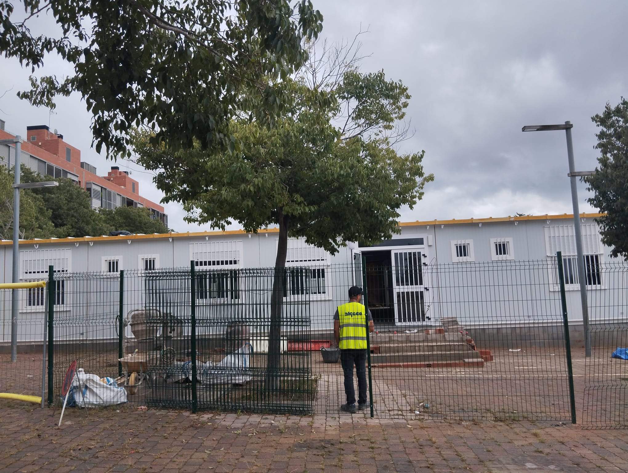 Treball a contrarellotge a La Mirada per la instal·lació dels nous mòduls FOTO: TOT 