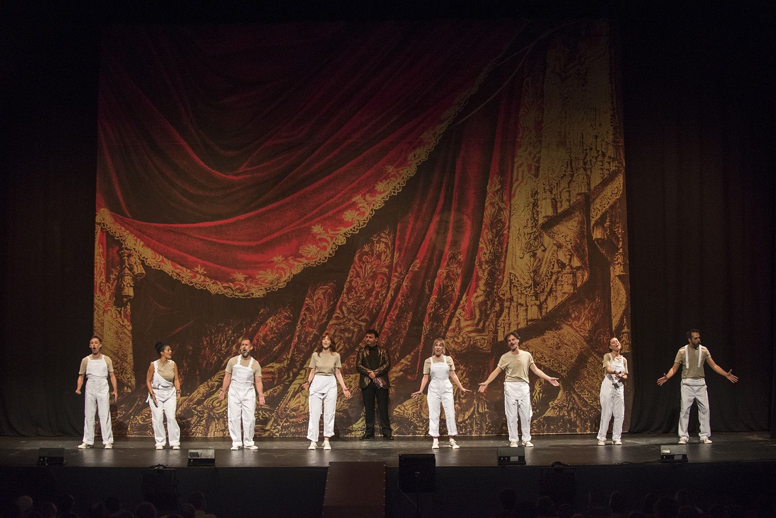 Catalunya aixeca el teló. FOTO: Bernat Millet.