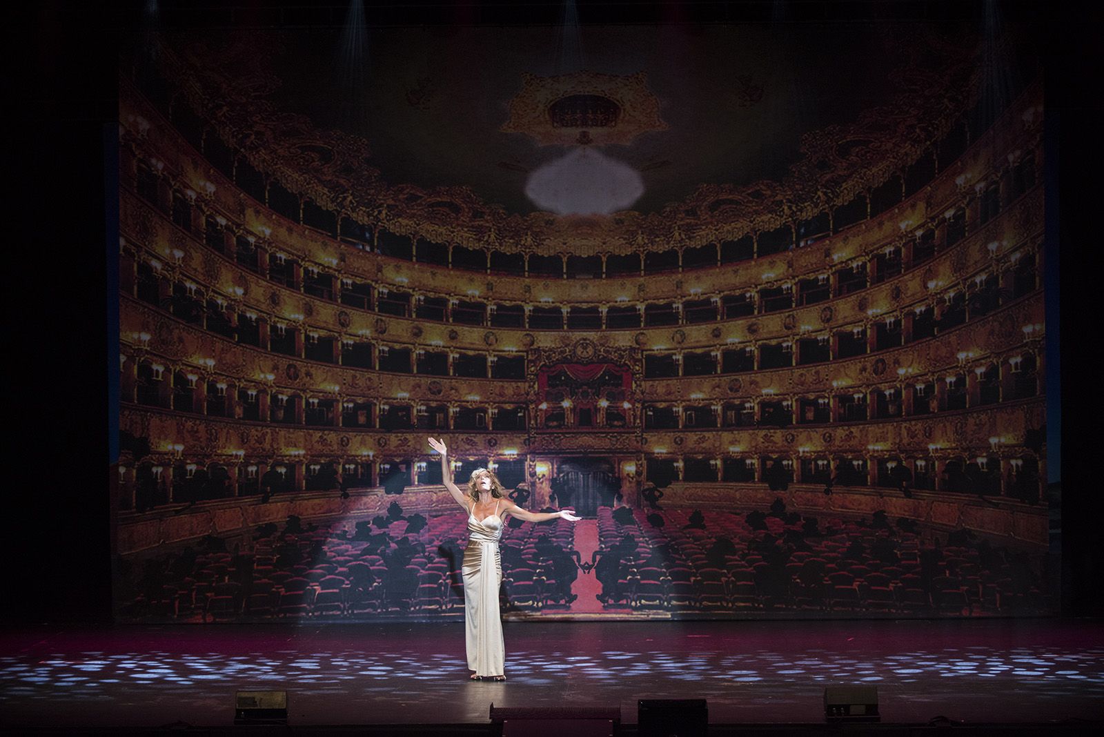 Catalunya aixeca el teló. FOTO: Bernat Millet.