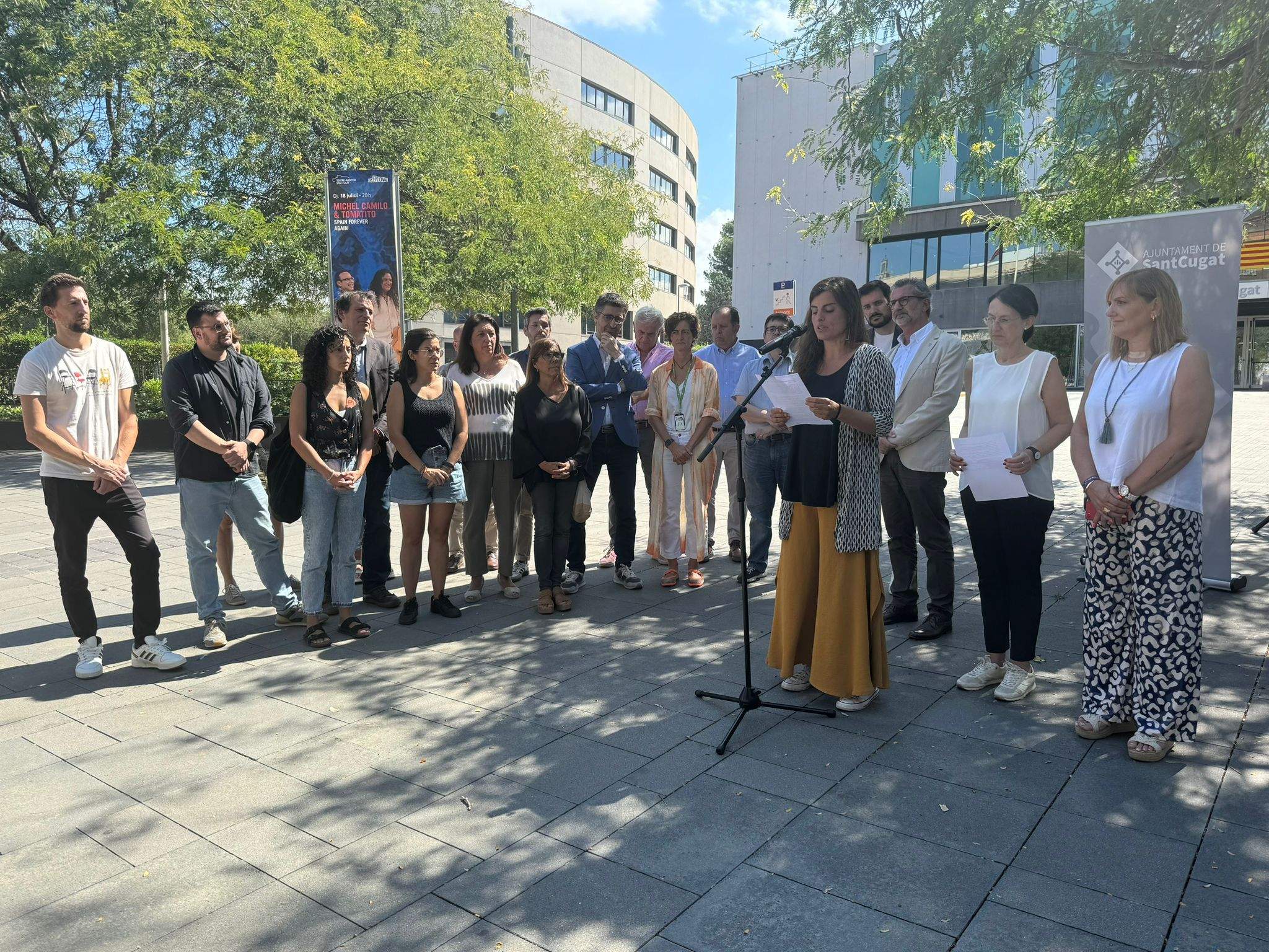 Lectura del manifest pel Dia Internacional de Prevenció del Suïcidi amb alguns regidors de l'Ajuntament de Sant Cugat. FOTO: TOT