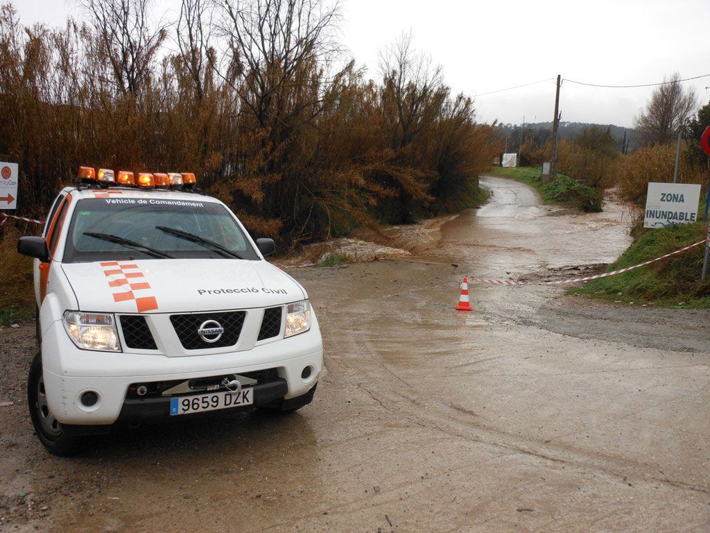 Protecció Civil de Sant Cugat a la zona de Can Calders, on el pas de la riera pot suposar un perill FOTO: Ajuntament
