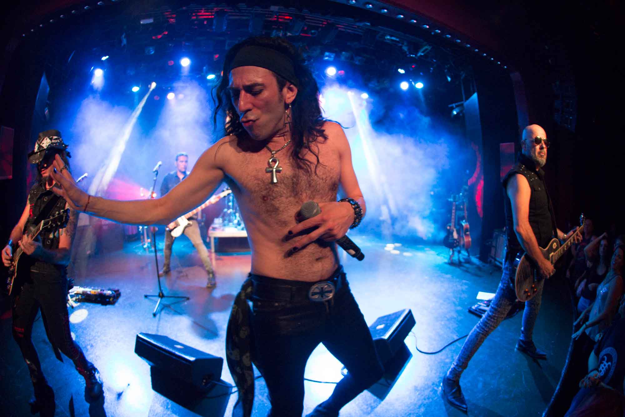 Banda de tribut a Heroes del Silencia en concert. FOTO: Cedida