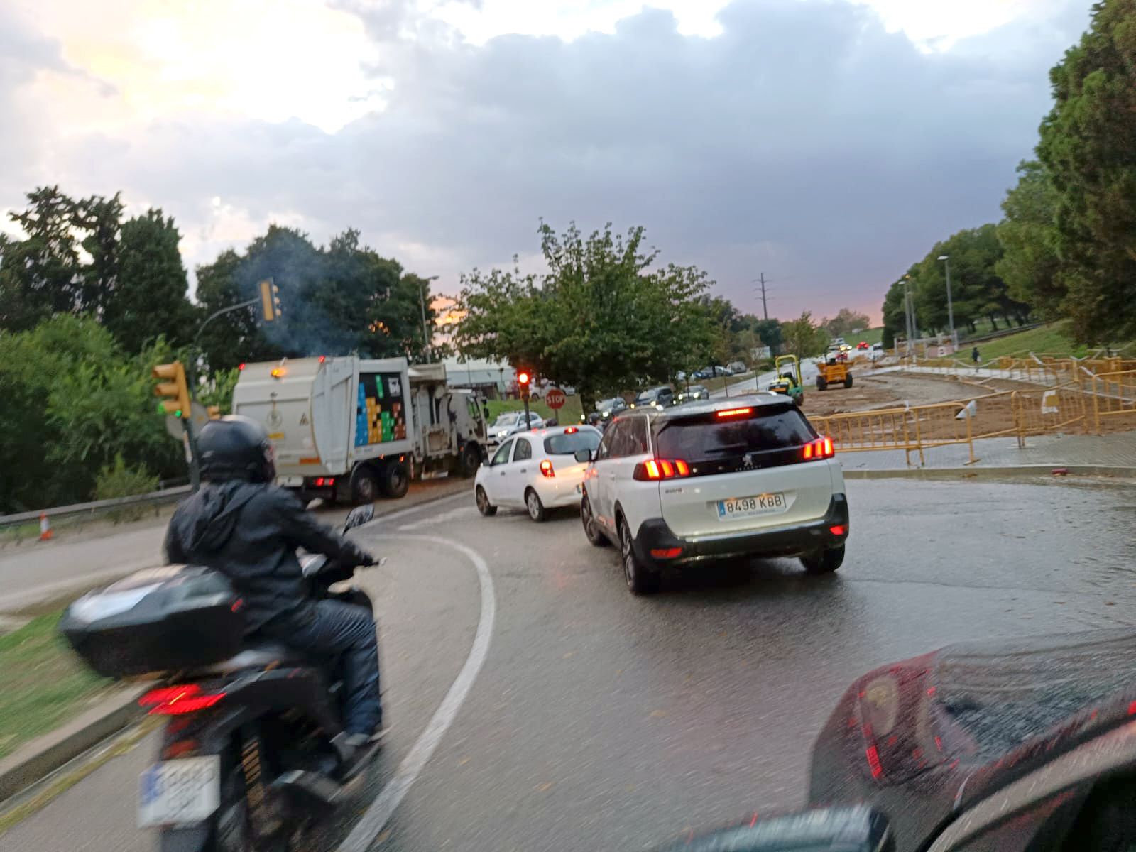 Trànsit a la carretera de Sant Cugat a Rubí. FOTO: Ferran Sánchez