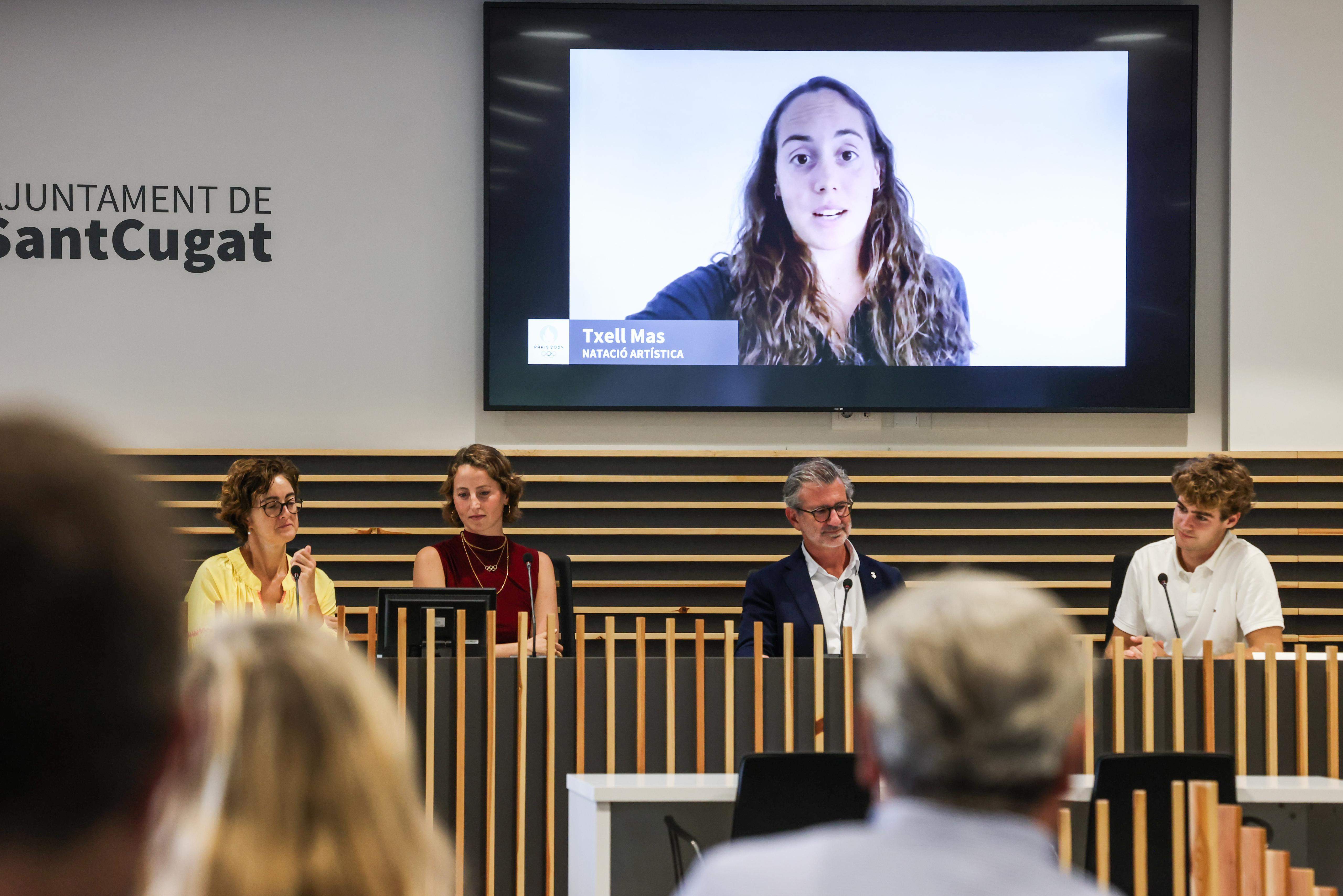 La nedadora artística Txell Mas ha participat amb un vídeo en la rebuda institucional als esportistes de Sant Cugat que van participar als Jocs Olímpics de París 2024. FOTO: Ajuntament