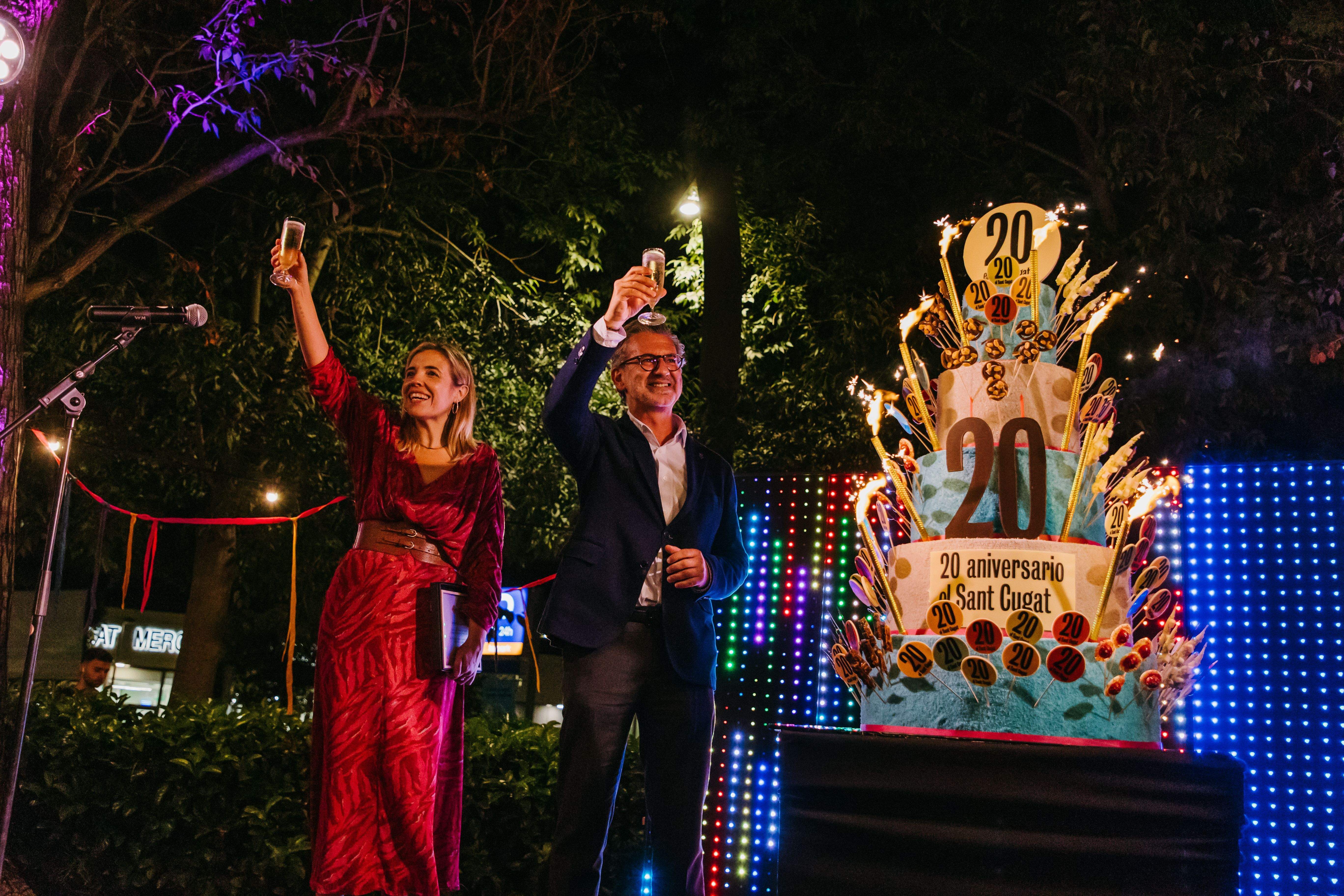 La directora Sónia Morera i l'alcalde Josep Maria Vallès FOTO: Àgata Guinó Soler 