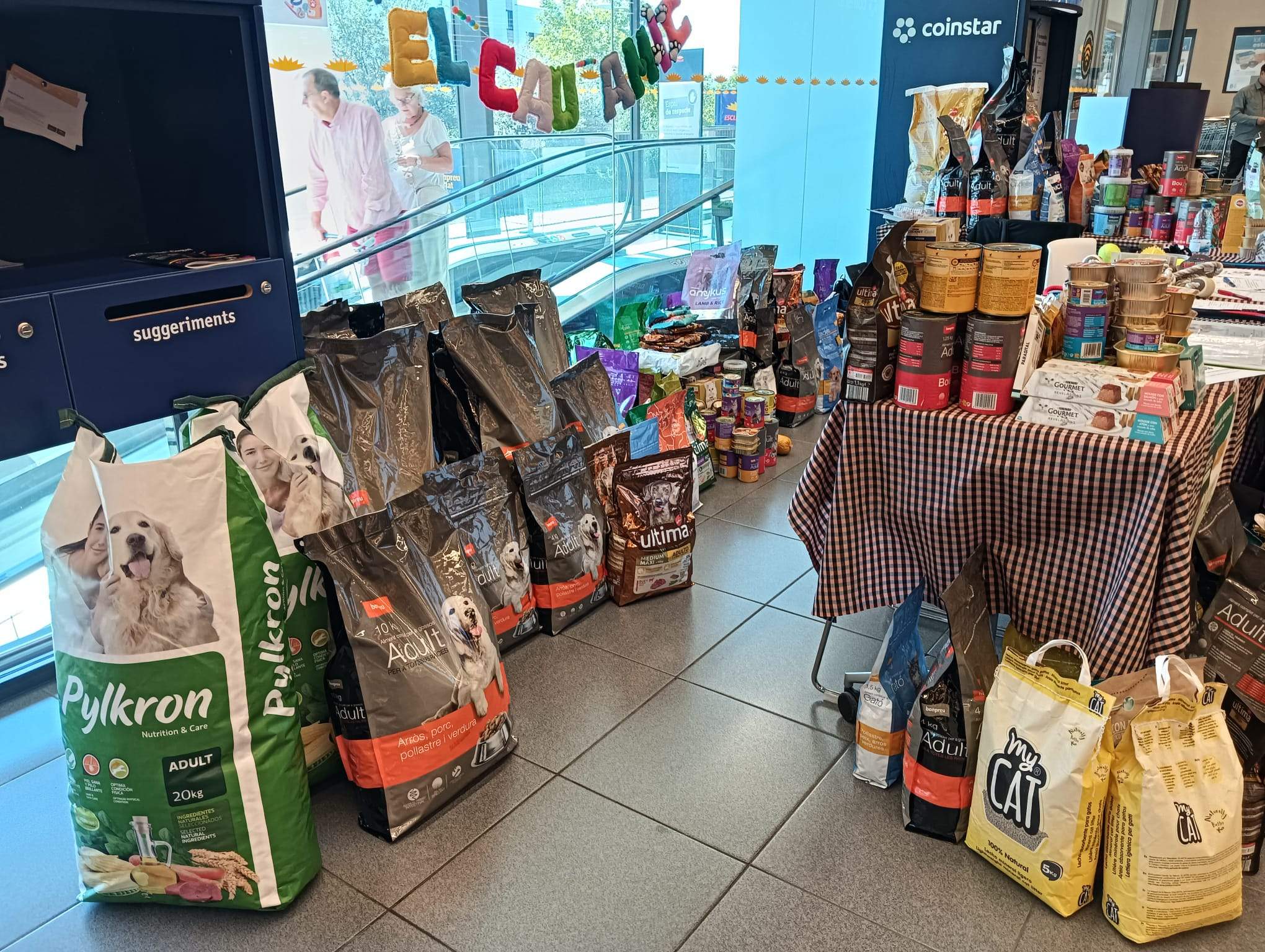 Els aliments recollits pel Cau Amic a l'Esclat FOTO: Cedida