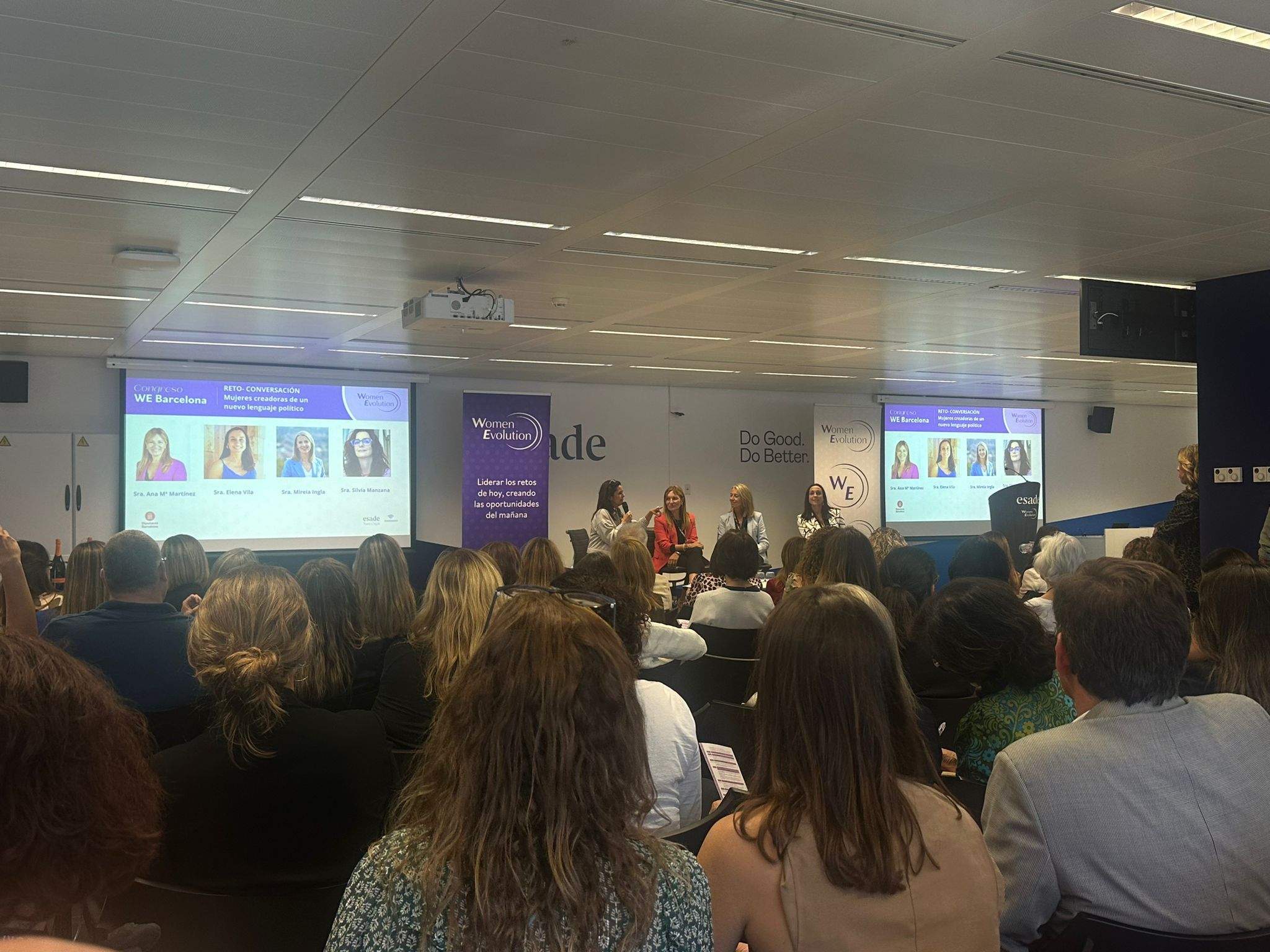 Conversa entre Silvia Manzana, Ana Mª Martínez, Mireia Ingla i Elena Vila (d'esquerra a dreta)  sobre el paper de les dones en situacions de poder al Women Evolution. FOTO: Lluna Fabregat