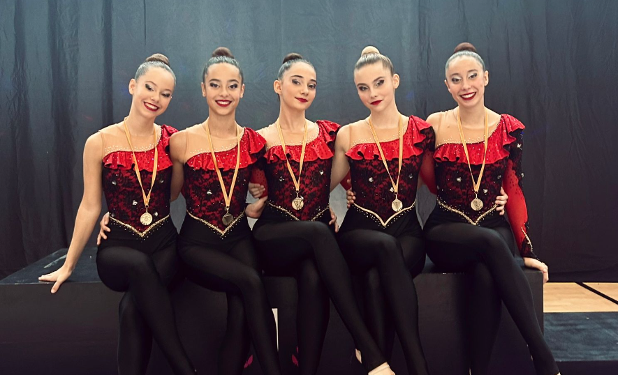 L'equip junior del Gimnàstica Sant Cugat que va aconseguir l'or en la 1a fase de la Copa Catalana Conjunts Nivell 8. FOTO: Cedida