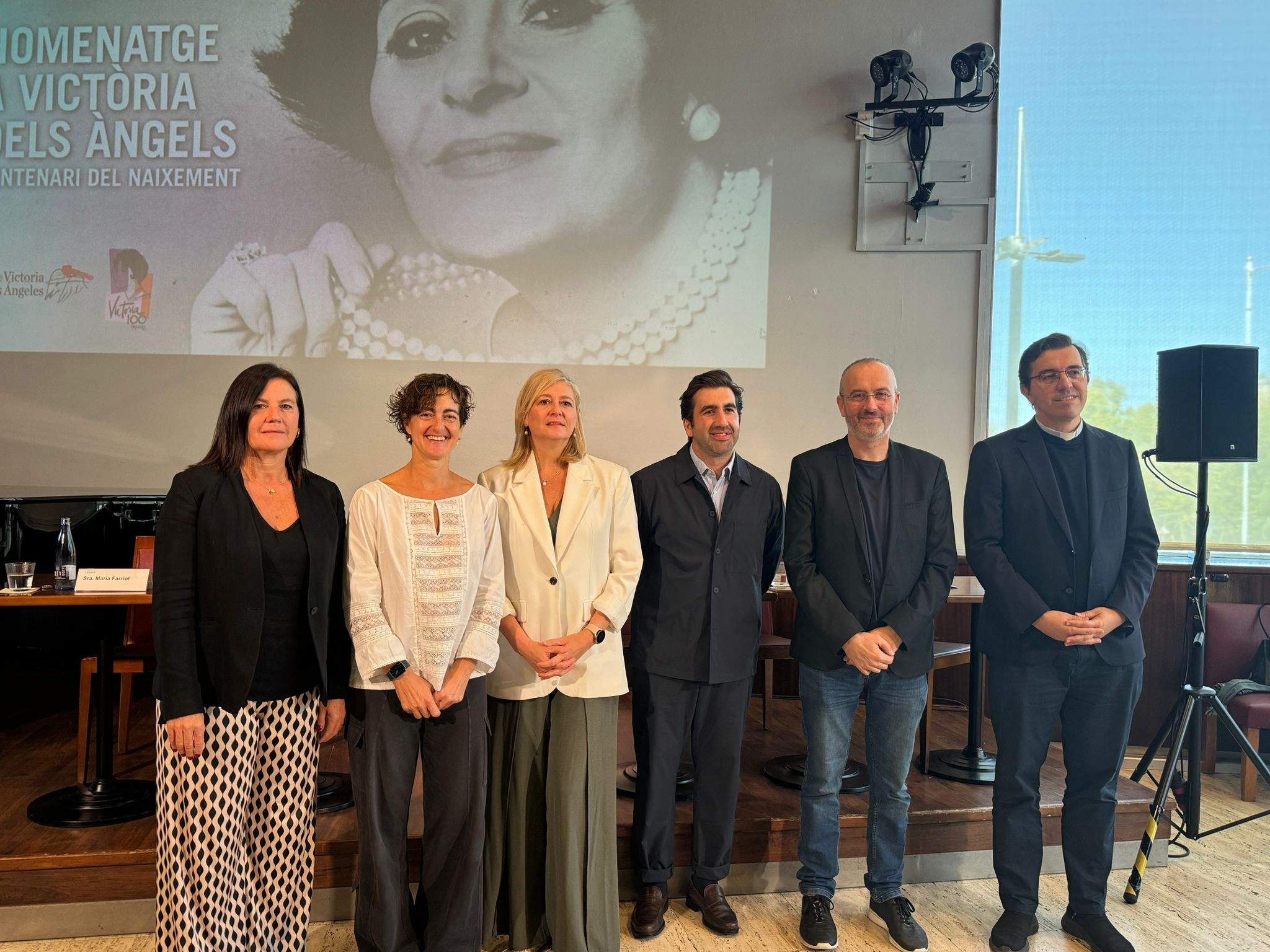 Farriols, Escamilla, Mora, Busquets, Pardo i Marlés (d'esquerra a dreta), en la presentació dels 2 concerts en homenatge a Victòria dels Àngels que es faran a Sant Cugat. FOTO: TOT Sant Cugat