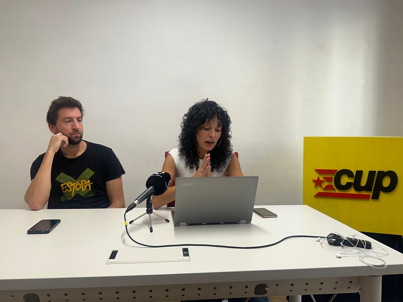 Els regidors de la CUP Marco Simarro i Ariadna Sierra. FOTO: Lluna Fabregat