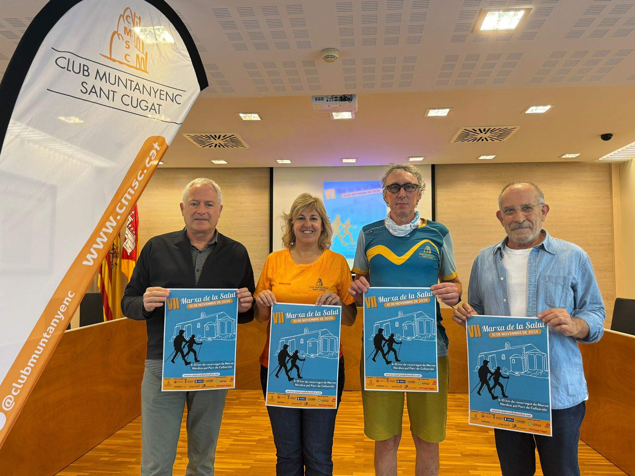 Ramon Segura (esquerra) i Jaume Yiugay (segon per la dreta), en la presentació de la Marxa de la Salut del Club Muntanyenc Sant Cugat. FOTO: TOT