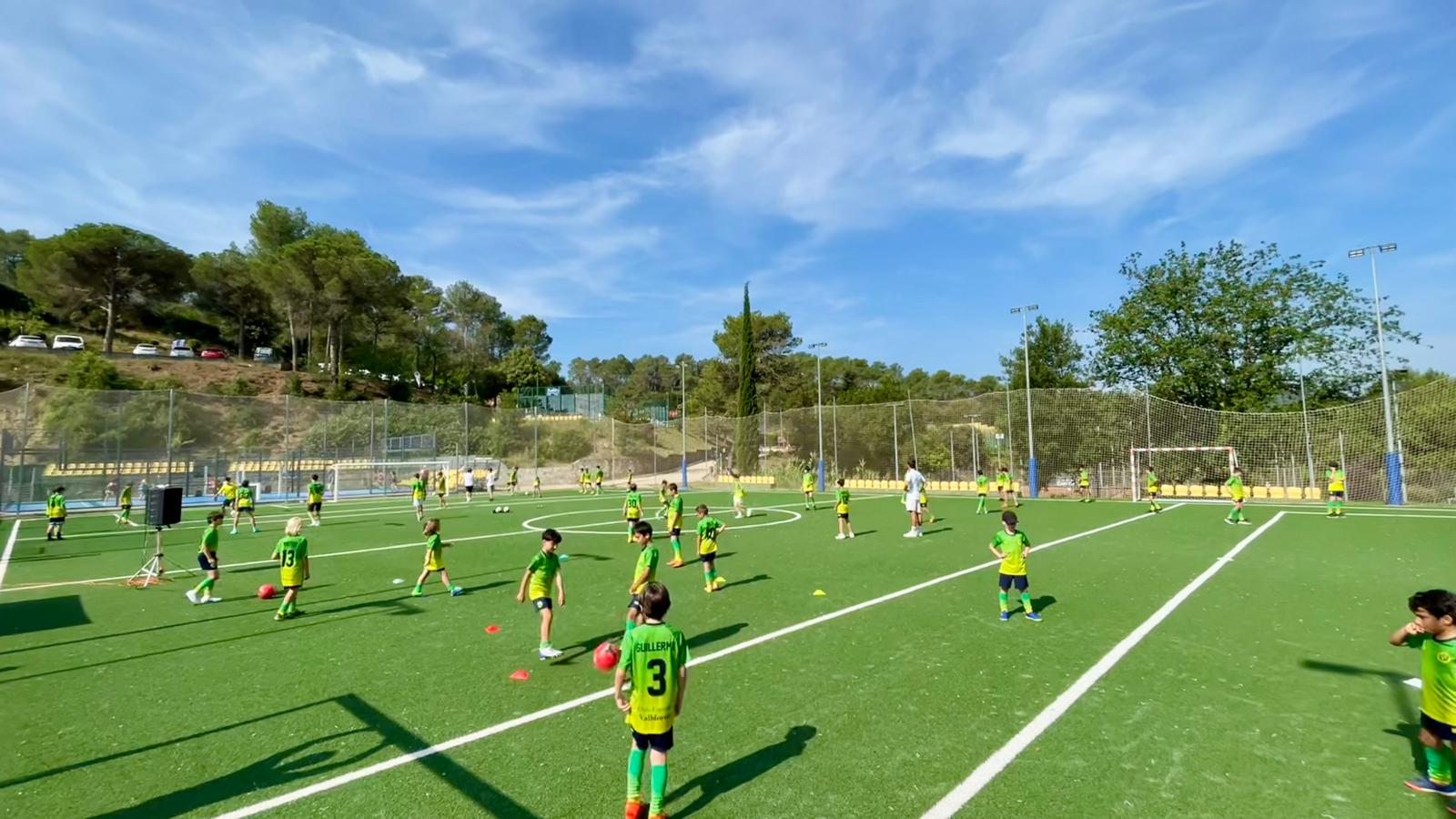 L'acadèmia de futbol del Club Esportiu Valldoreix. FOTO: Cedida