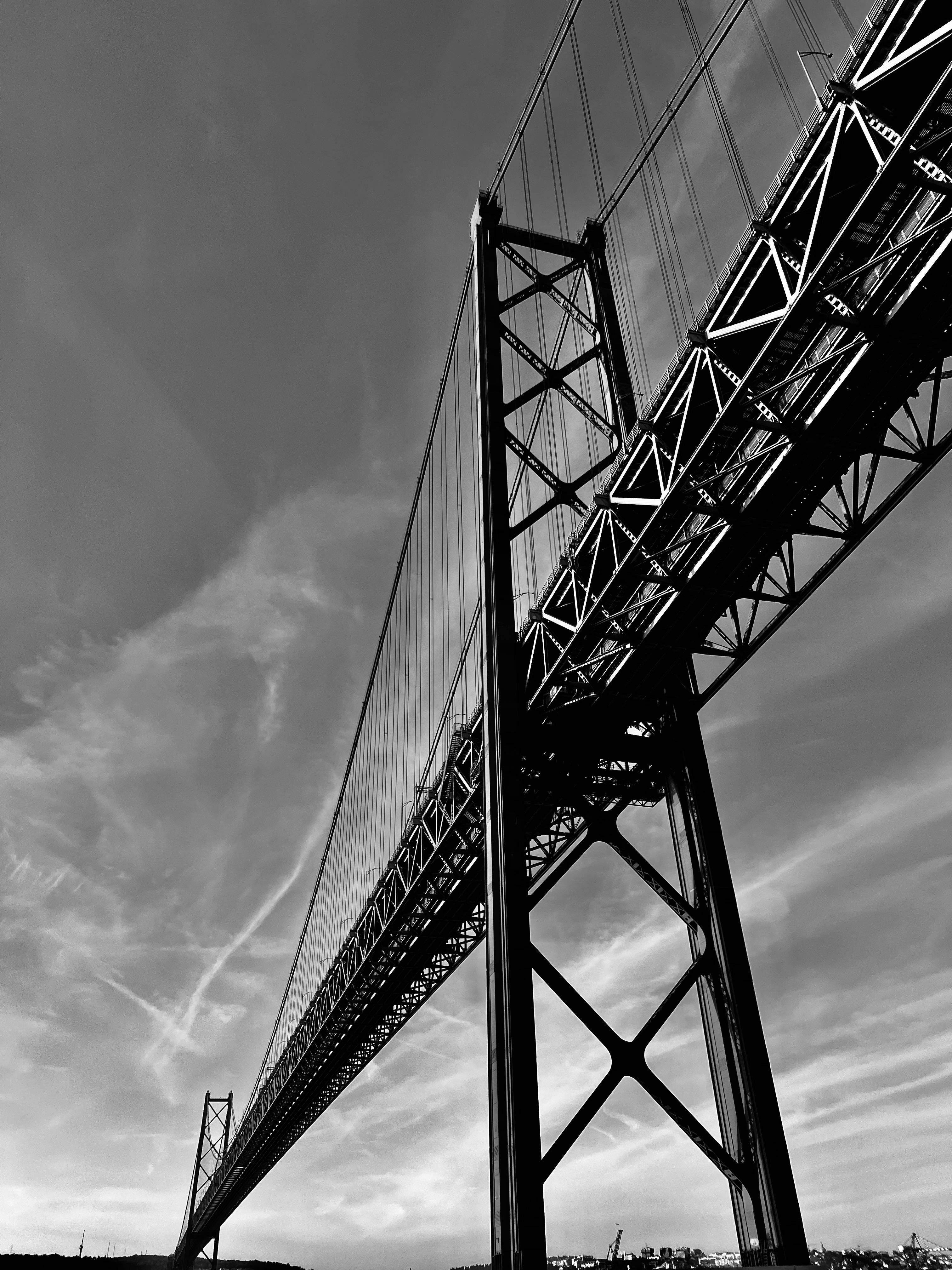 Unint horitzons de ferro i núvols · Lisboa FOTO: Cristina Manzano Crisostomo