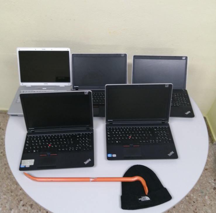 Els ordinadors recuperats pels Mossos i la Policia Local de Sant Cugat FOTO: Mossos