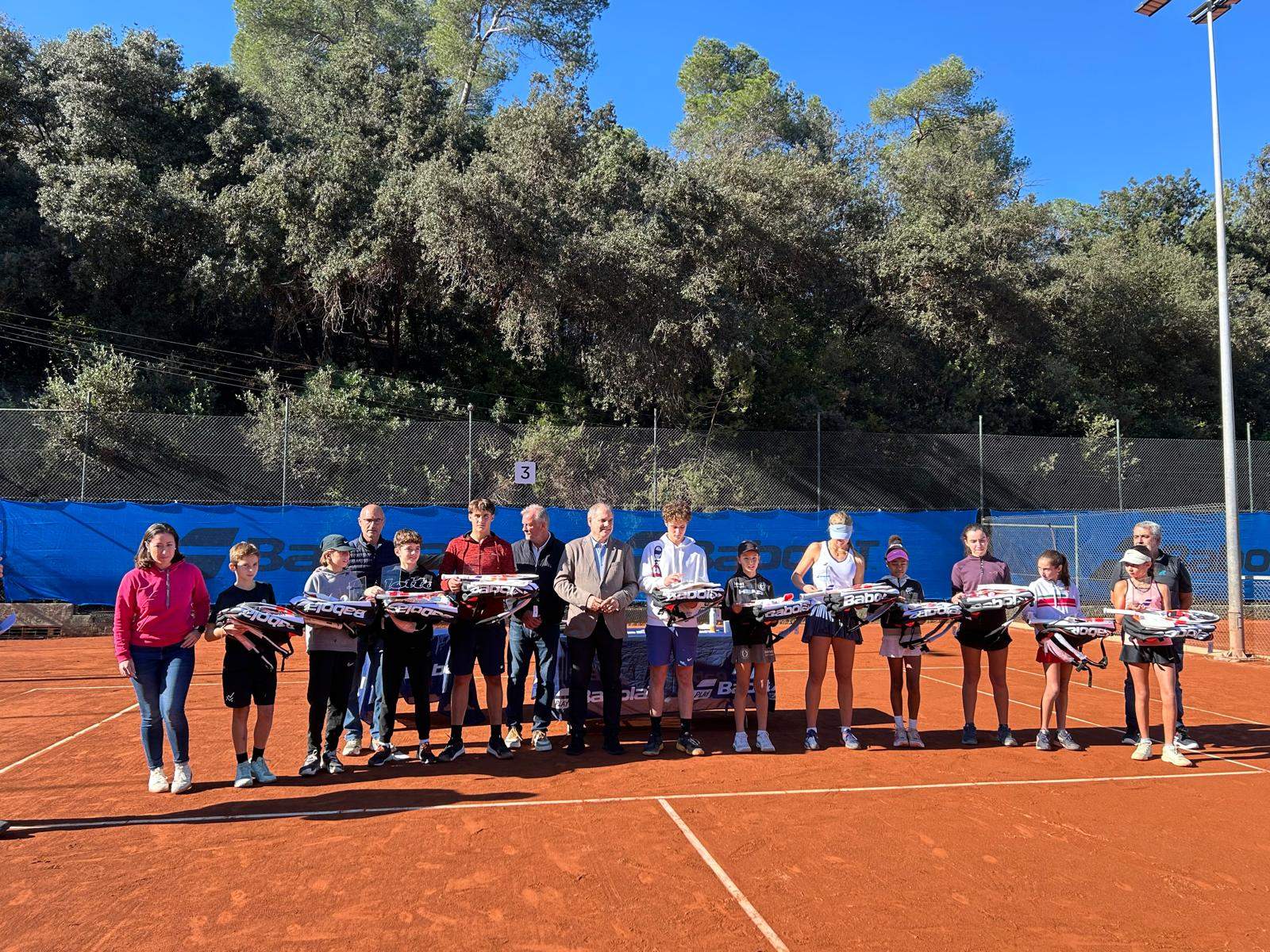 Guanyadors i subcampions de la Babolat Cup del Club Esportiu Valldoreix. FOTO: Cedida