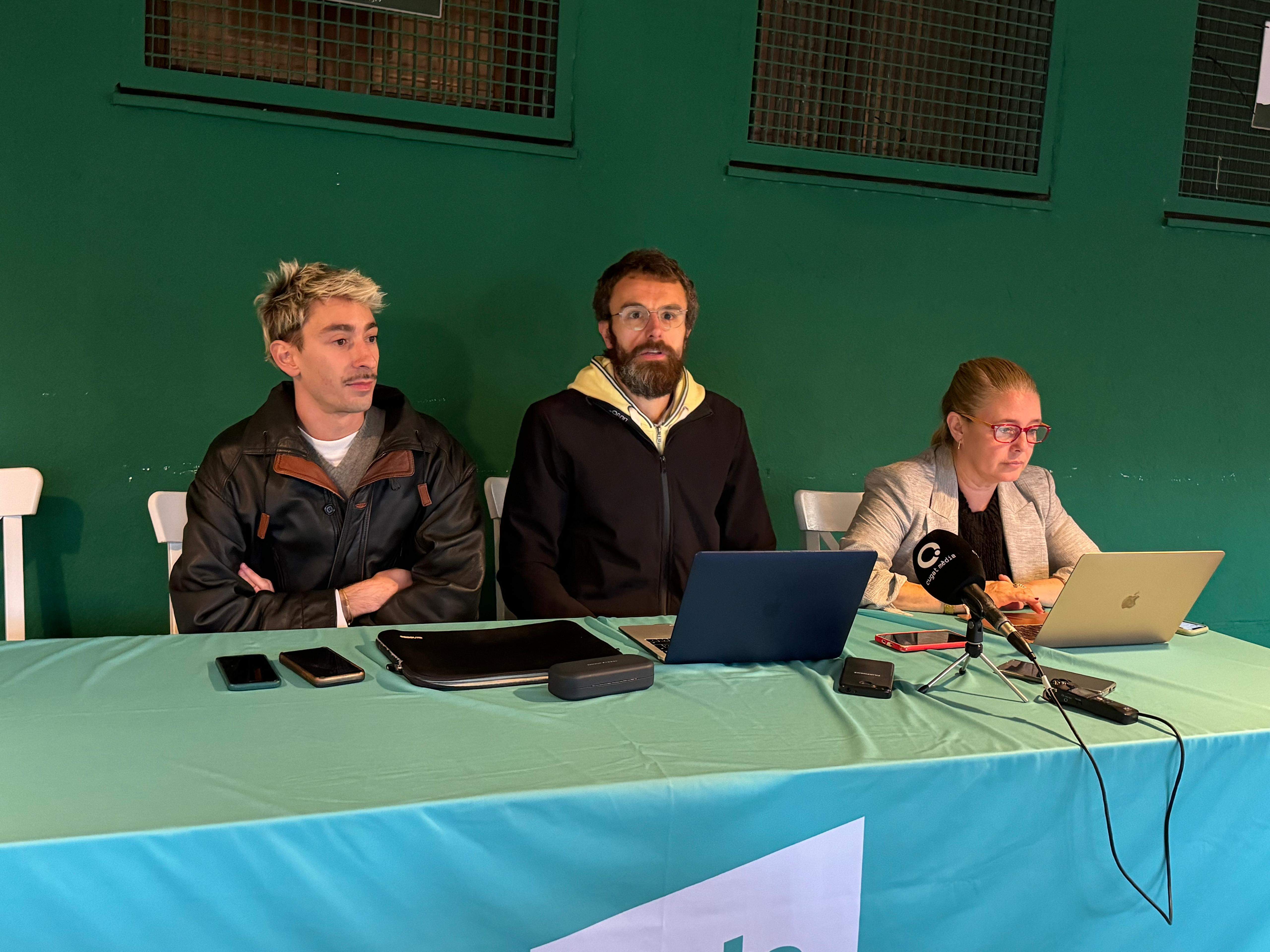 Els representants de Junts per Valldoreix, Adrian Van der Hoeven, Bernat Gisbert i Lluïsa Muñoz. FOTO: TOT Sant Cugat