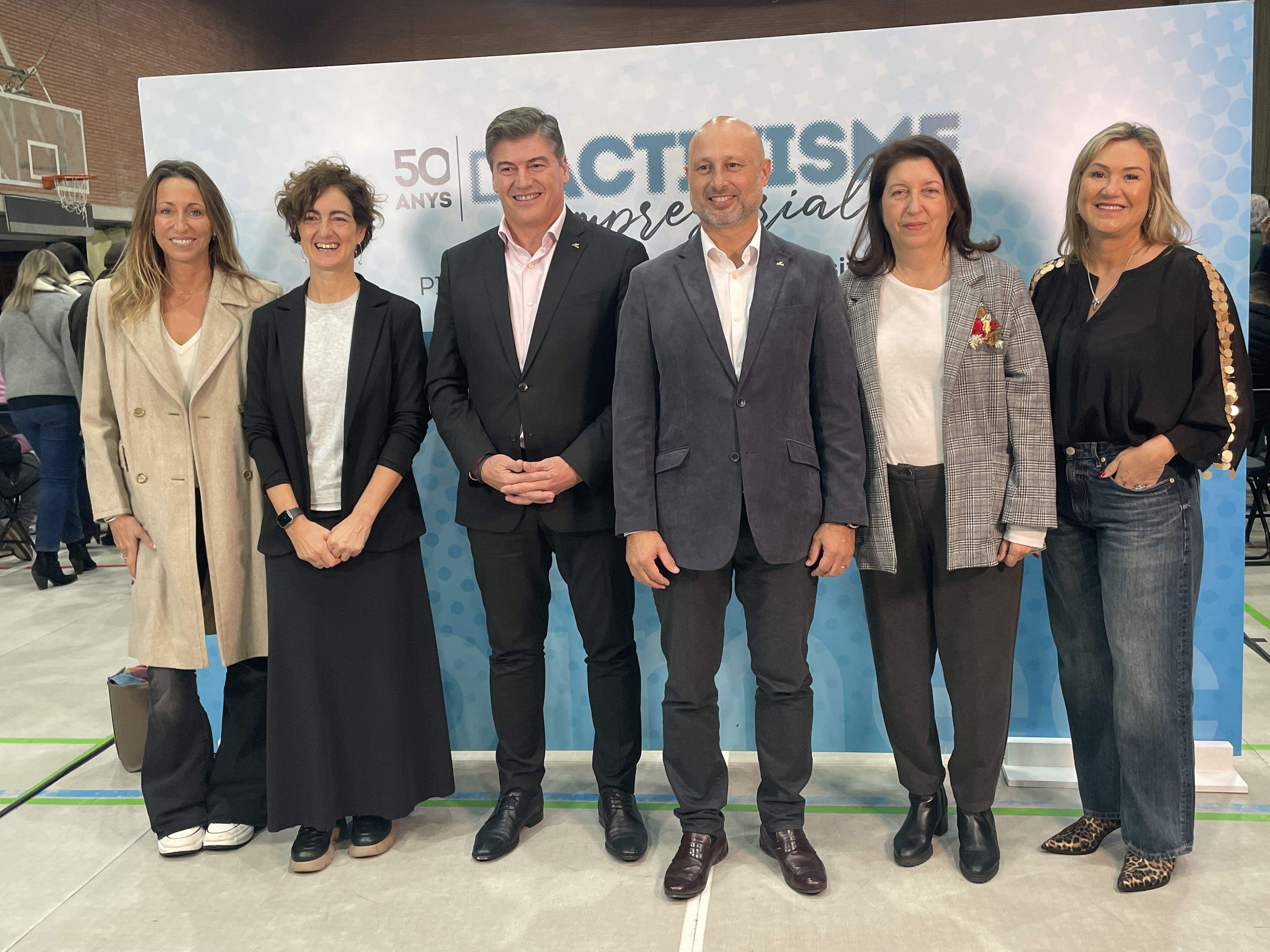 Mengual, la regidora de Cultura, Cañete, Pujol, la regidora d'Educació i Blasco FOTO: Àgata Guinó