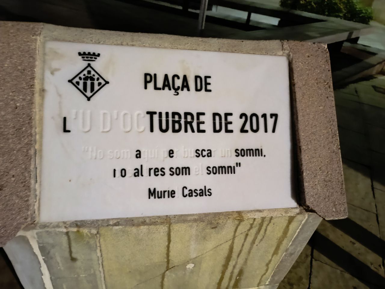 Placa de la Plaça de l'U d'Octubre de 2017. FOTO: Assemblea Nacional Catalana