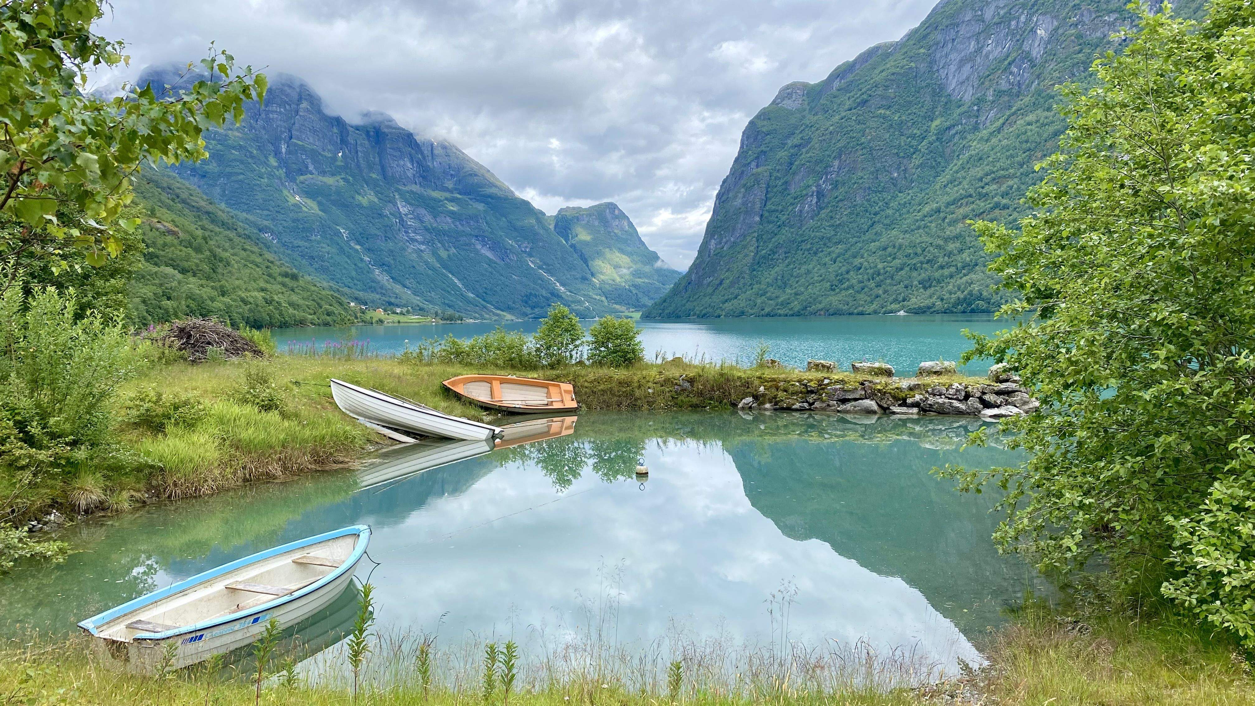 La mar de tranquil·la · Olden (Noruega) FOTO: Mònica Prats Vilches