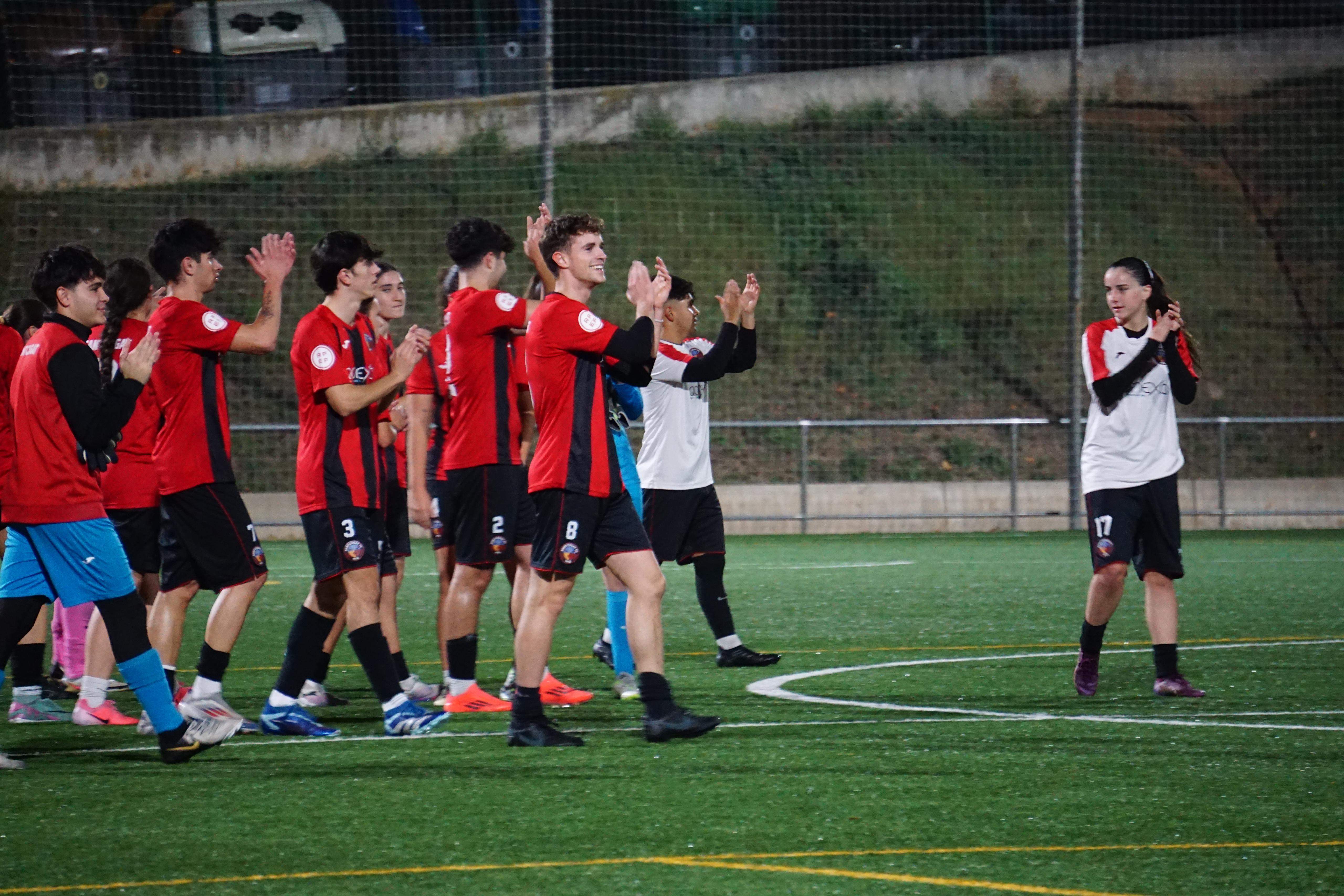 El Sant Cugat FC va ceebrar la 7a edició del Partit mixt per la Igualtat durant el 25N. FOTO: Aina Villares