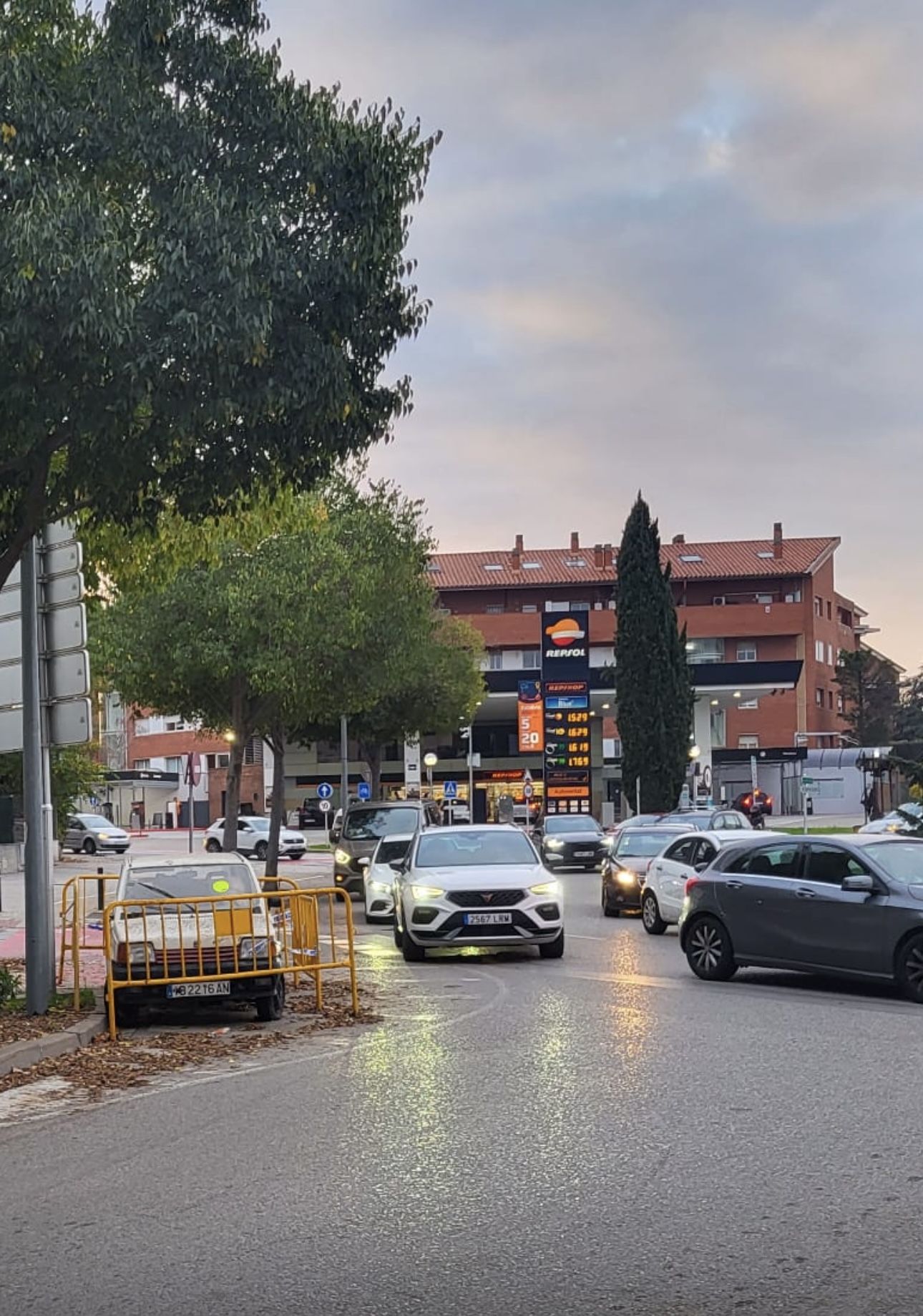 Cotxe abandonat. FOTO: Manel Garcia