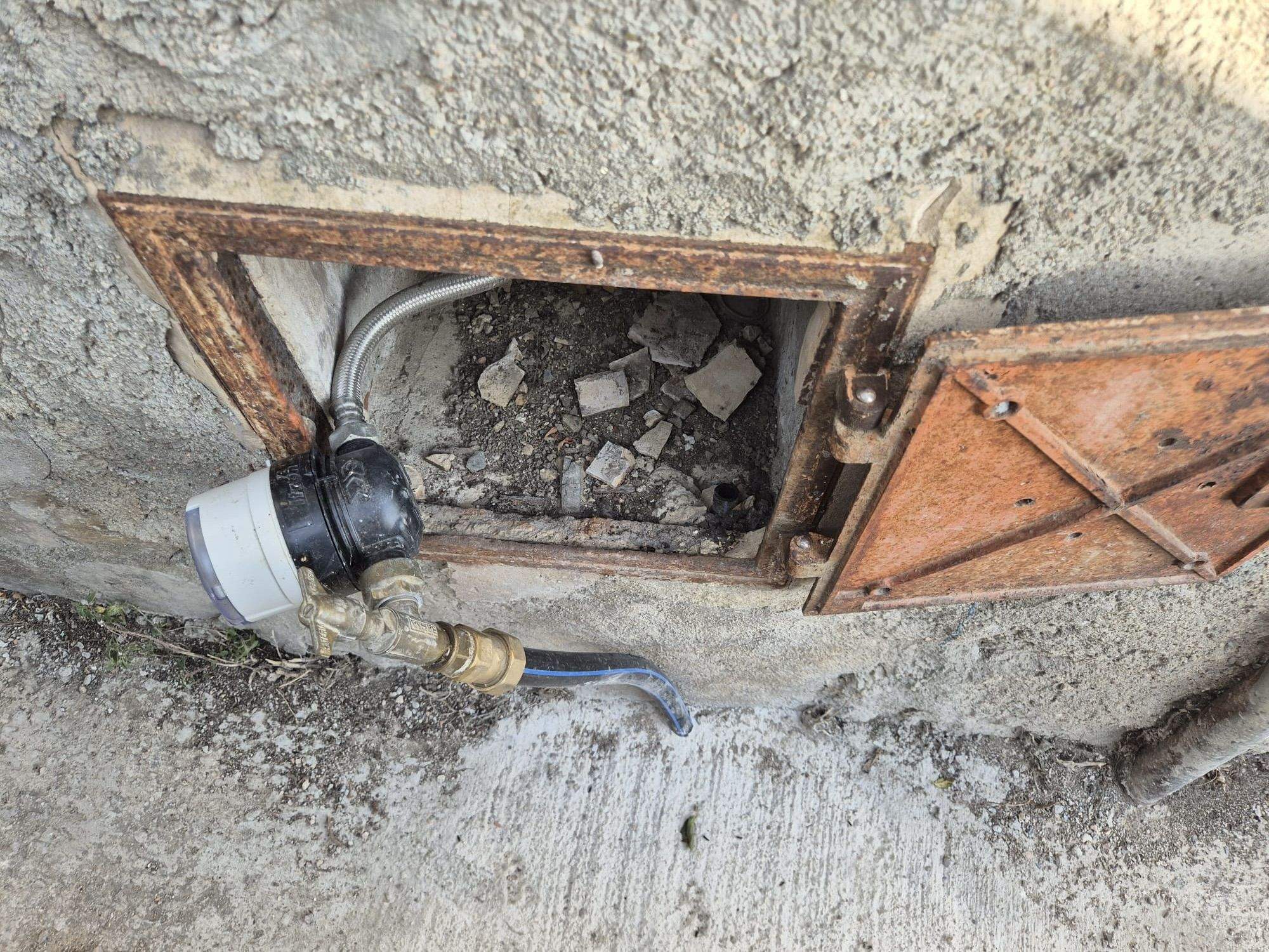 Reparació d'una fuita d'aigua. FOTO: Juanma Cayuelas