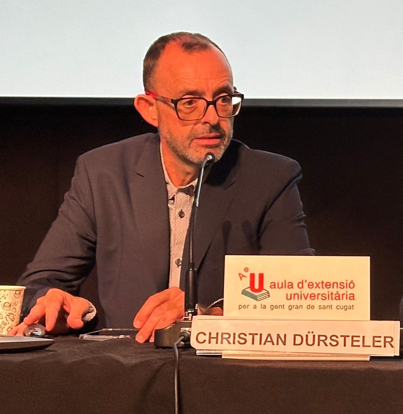 El Cicle de Conferències de l’Aula ha presentat el Dr. C. Dürsteler. FOTO: Aula d'Extensió Universitària