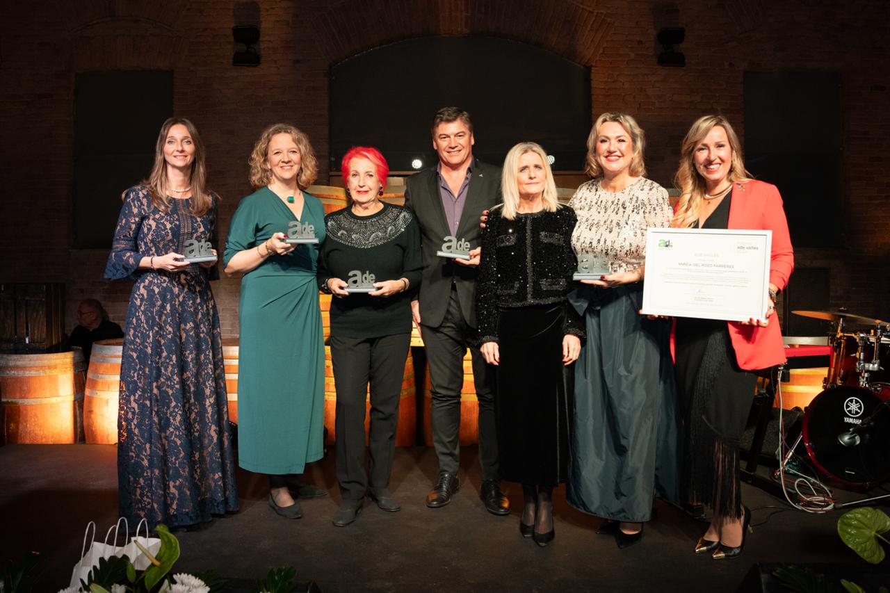 Els premaits amb les dues presidentes durant la gala FOTO: Carmen Olazával 