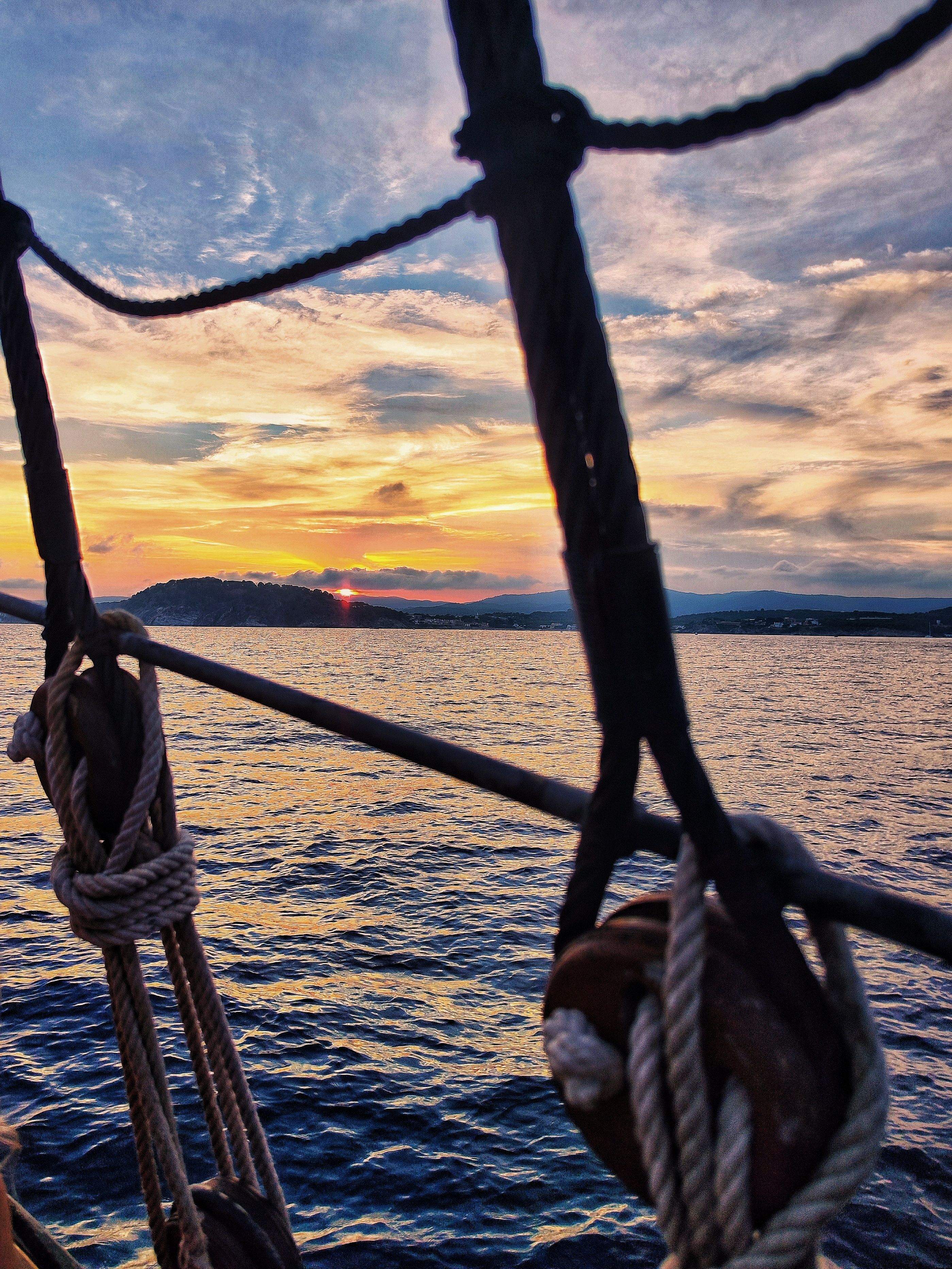 Navegant cap a la posta · Palamós FOTO: Joan Carbonell i Masip