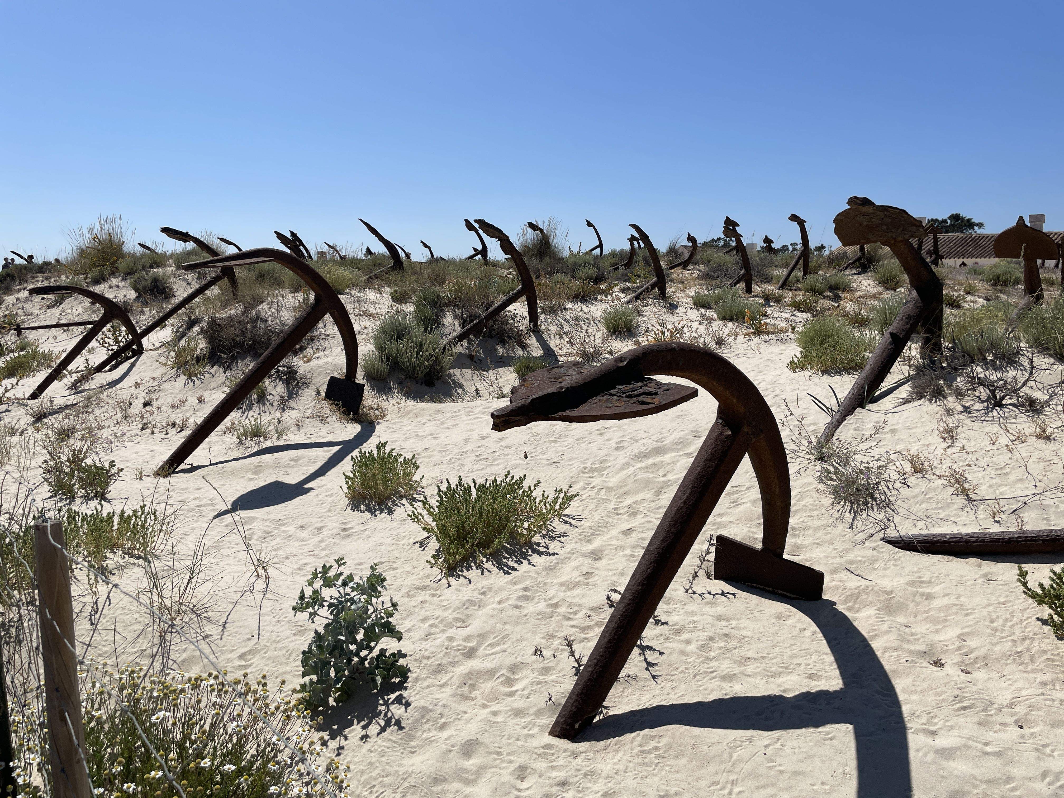 Àncores ancorades · Platja Do Barril, Algarve, Portugal FOTO: Joan Anton Martínez Dominguez